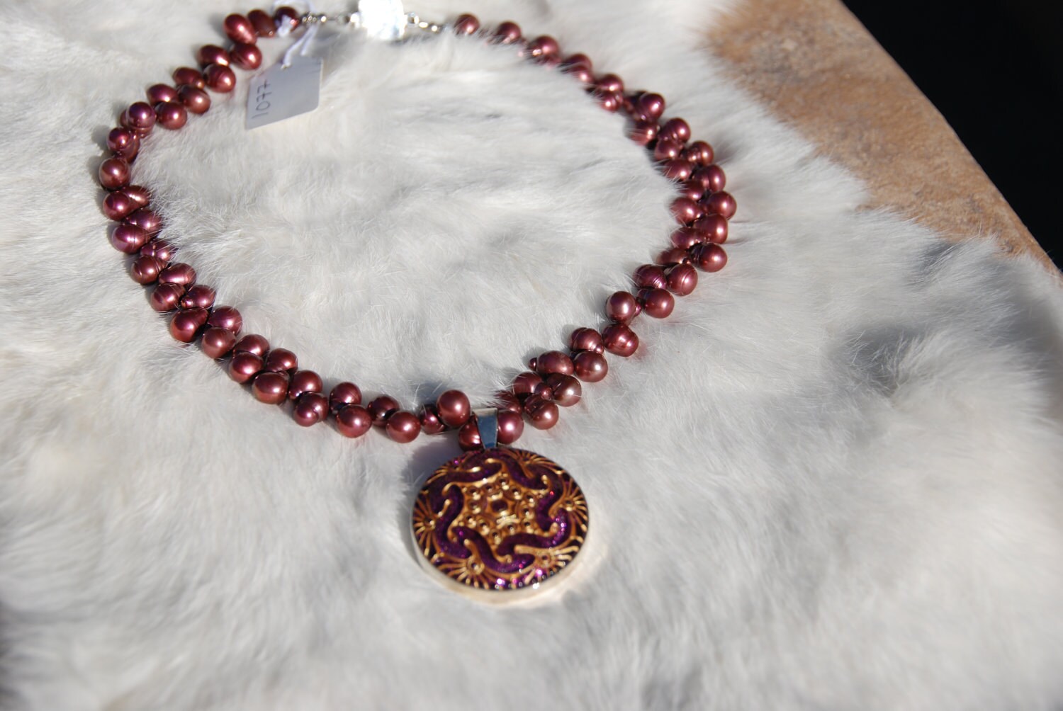 Glasperlen Süßwasserperlen Collier Mit Antiken Emaille-Schaltfläche Festgelegt in Sterlingsilber, Handgemachte Halskette, Beaded Einzigartig Glasperlen Süßwasserperlen Collier Mit Antiken Emaille-Schaltfläche Festgelegt in Sterlingsilber, Handgemachte Halskette, Beaded Einzigartig von OneofaKindGemsJewels