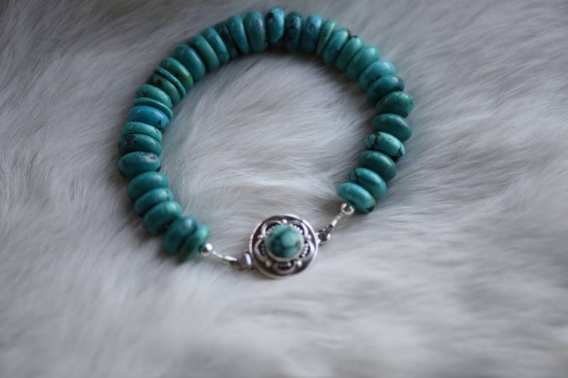 Großer Türkis Perlen Bracelete Großer Türkis Perlen Bracelete von OneofaKindGemsJewels