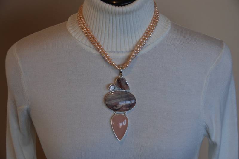 Rosenquarz Und Perle Halskette Rosenquarz Und Perle Halskette von OneofaKindGemsJewels