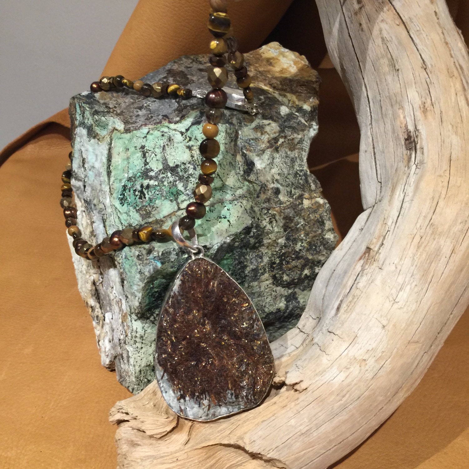 Schöne Große Brown Druzy Anhänger Und Halskette Schöne Große Brown Druzy Anhänger Und Halskette von OneofaKindGemsJewels
