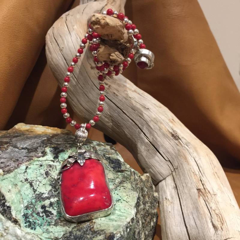 Weihnachten Rote Korallen Anhänger Und Halskette Weihnachten Rote Korallen Anhänger Und Halskette von OneofaKindGemsJewels