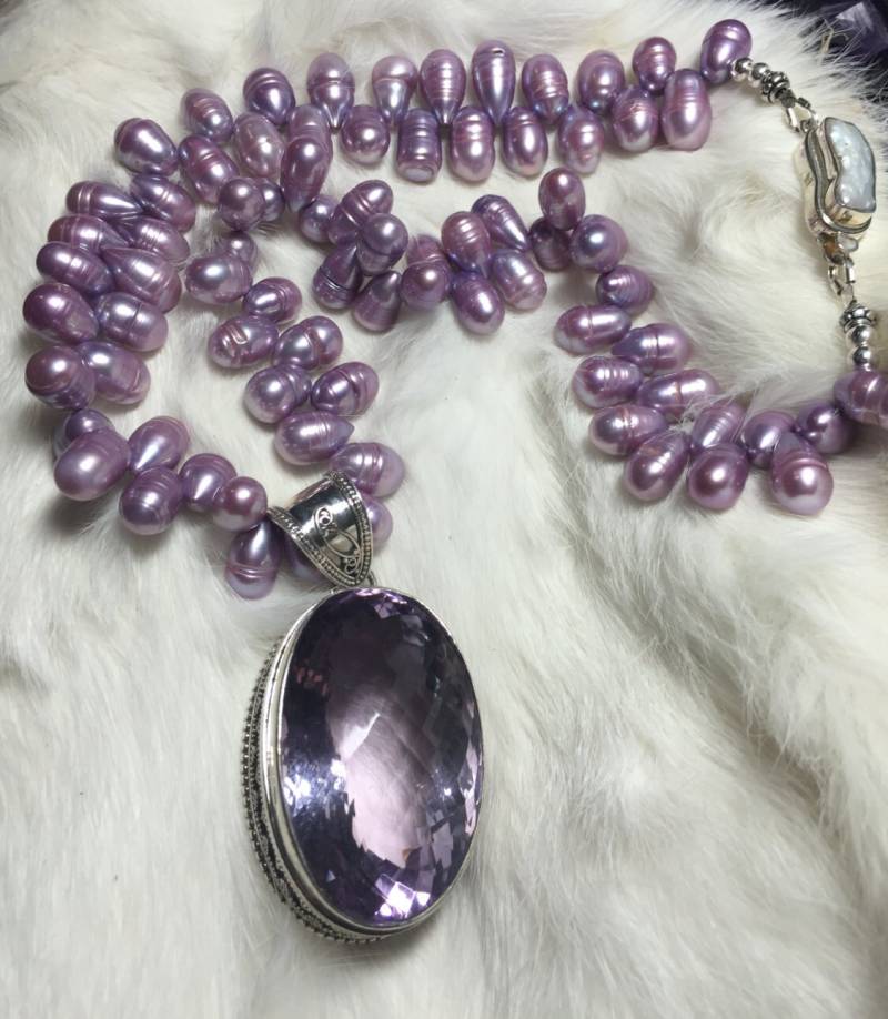 Wunderschöne Große Amethyst Und Perle Halskette Wunderschöne Große Amethyst Und Perle Halskette von OneofaKindGemsJewels