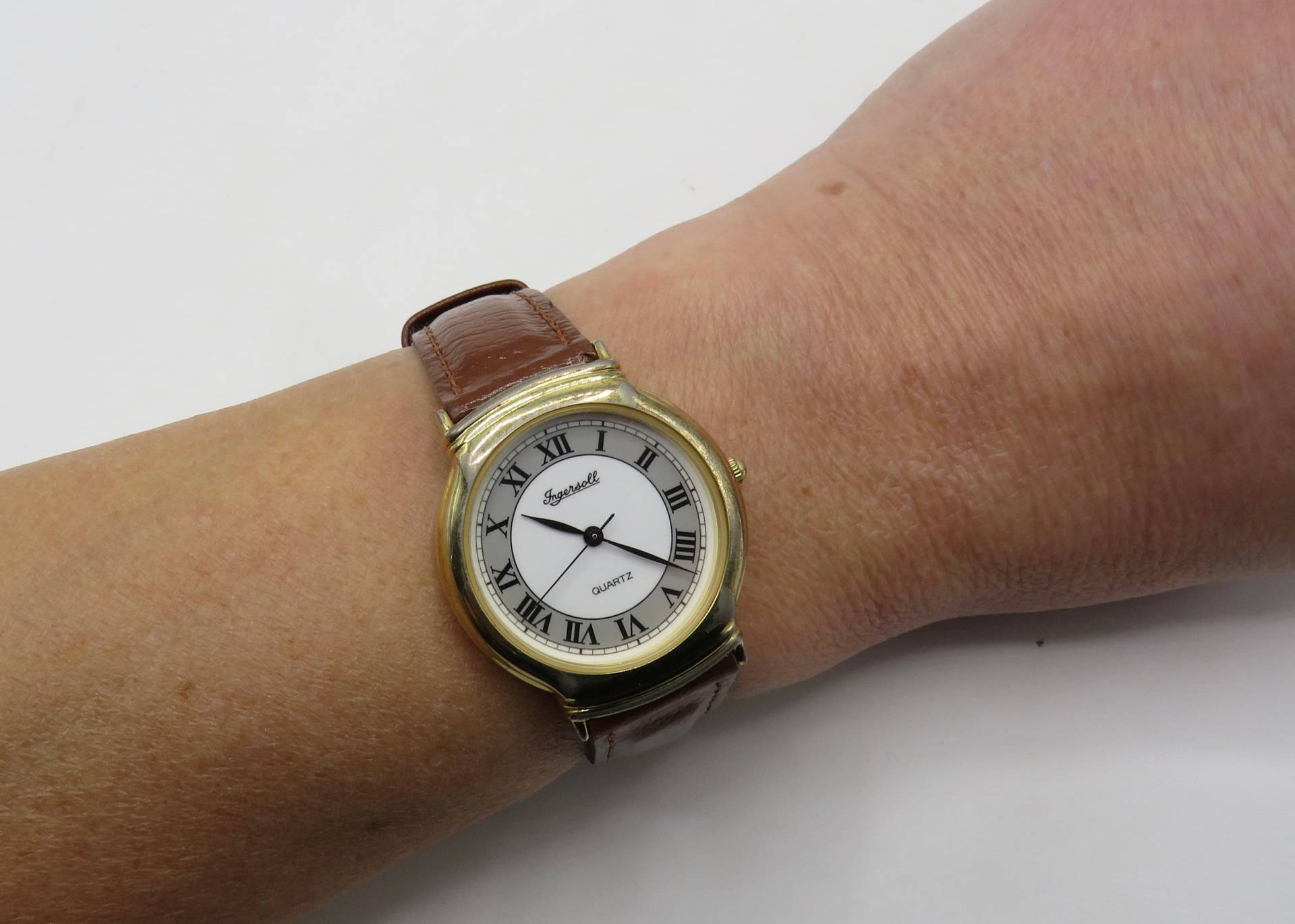 Vintage Ingersoll Armbanduhr/Damenuhr Apollo Lederarmband Quarzuhr von OnlineRetroEmporium