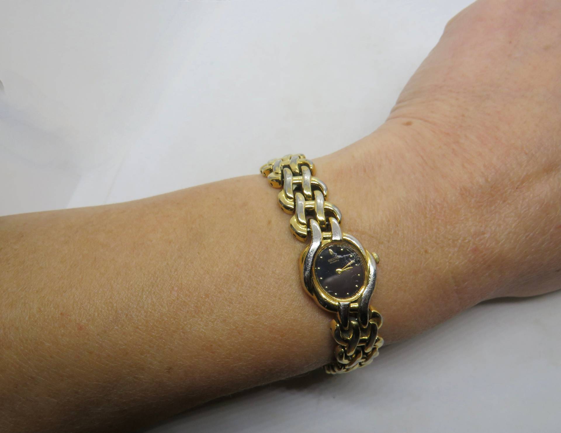 Vintage Seiko Uhr/Große Handgelenk 6, 9" Quarz Damenuhr Damen Gold Kleid Tankuhr Geschenk Für Sie von OnlineRetroEmporium