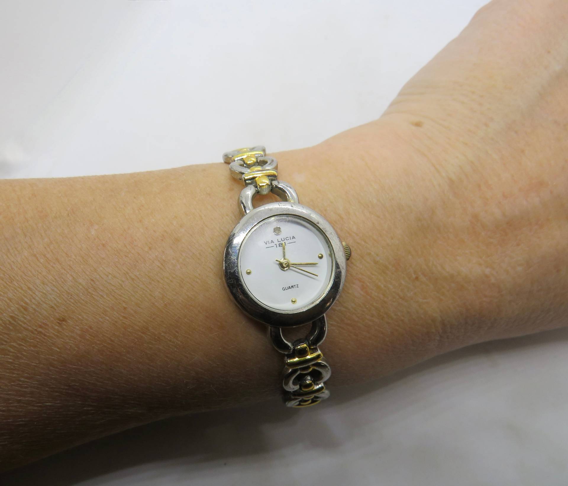 Vintage Uhr/Quarz Damenuhr Vintage Zweifarbige Armbanduhr Seltene Japanuhr von OnlineRetroEmporium