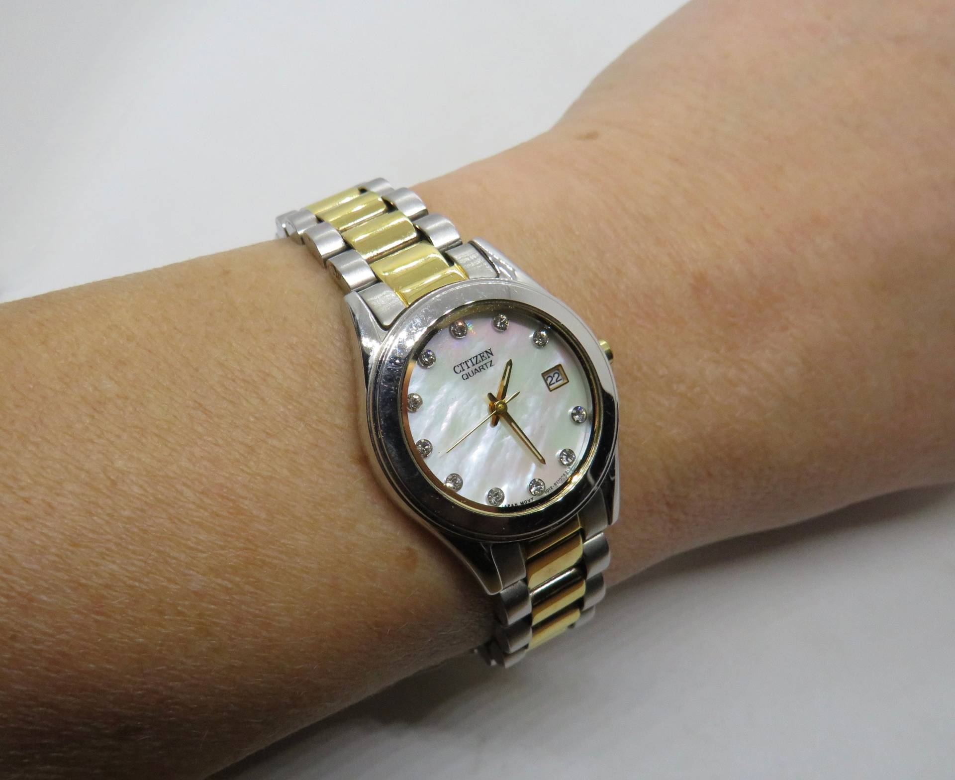 Vintage Uhr Mit Datum/Citizen Diamant Zifferblatt Quarz Damenuhr Großes Handgelenk 6, 8" Japan Perlmuttuhr von OnlineRetroEmporium