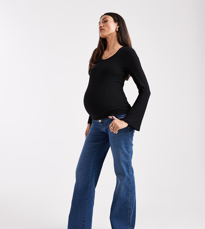 ONLY Maternity - Madison - Jeans in Mittelblau mit hohem Bund und weitem Bein, Umstandsmode von Only Maternity