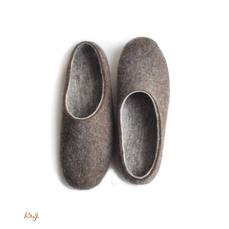 Handgemachte Umweltfreundliche Gefilzte Hausschuhe Mit Sohlen - Wolle Braune -Herrenhausschuhe von OnlyEcoFriendly