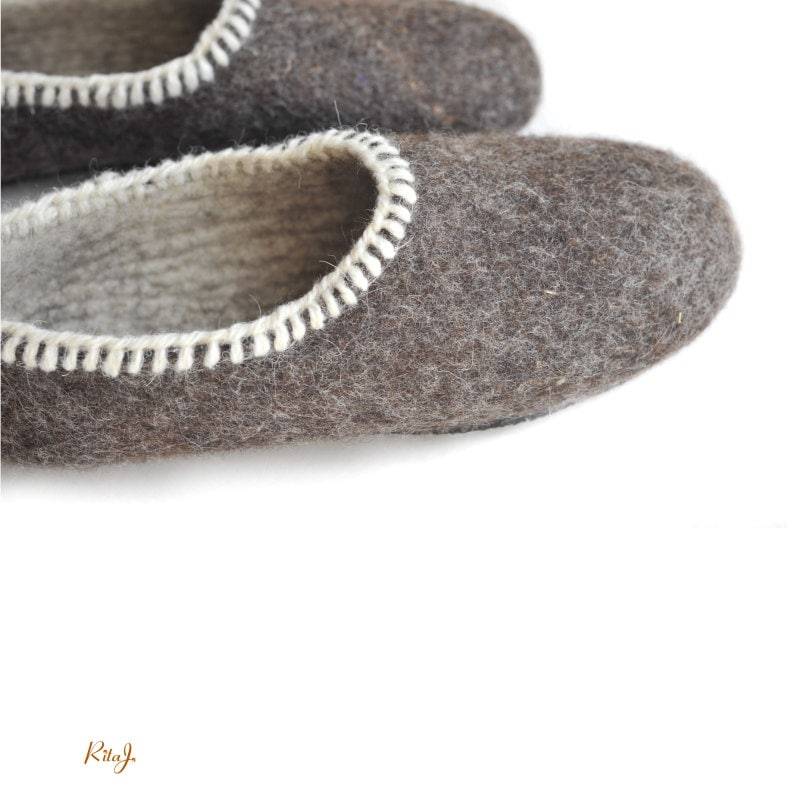 Handgemachte Umweltfreundliche Gefilzte Hausschuhe Mit Sohlen - Wolle Braune -Herrenhausschuhe von OnlyEcoFriendly