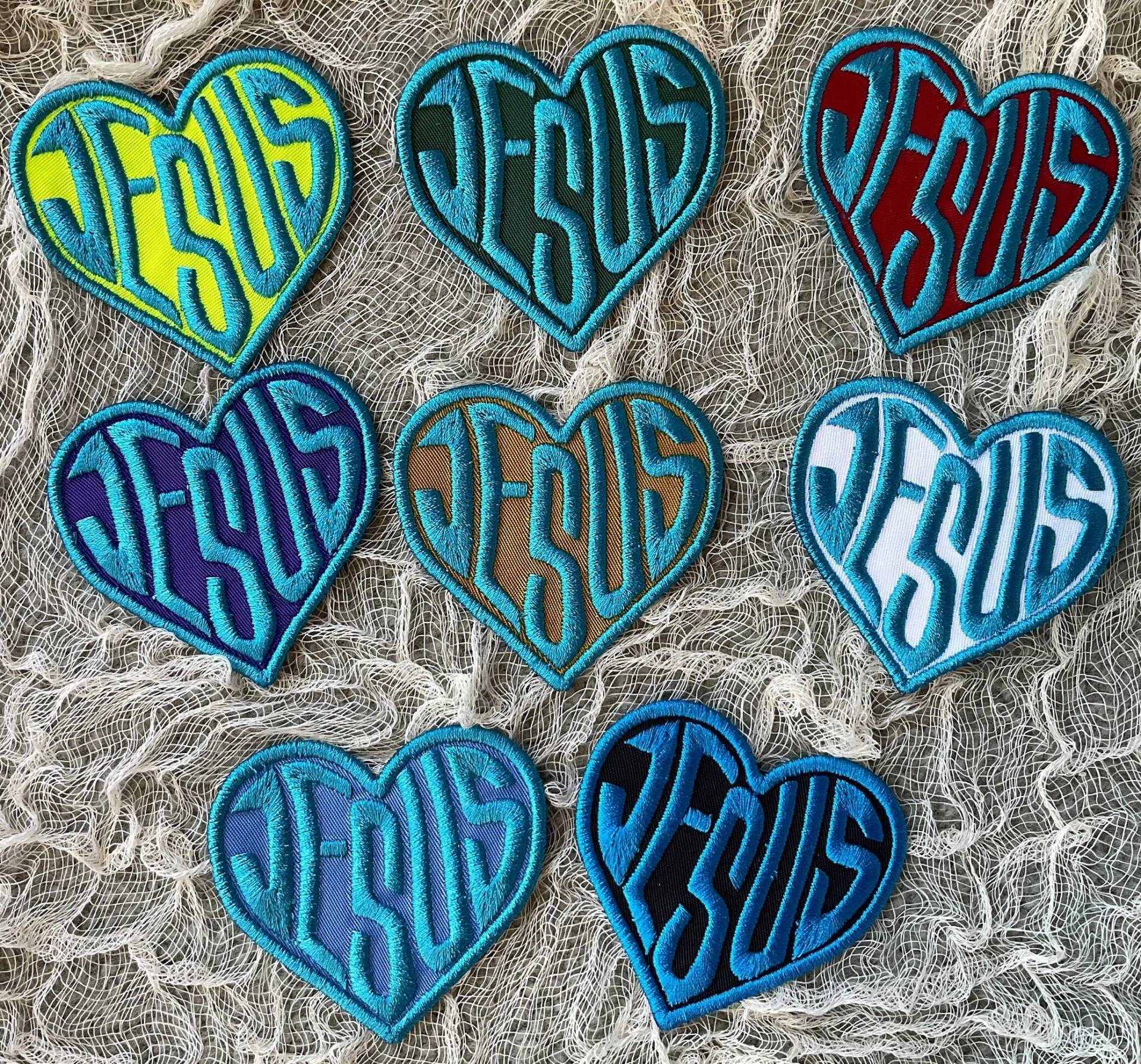 Liebe Jesus Aufnäher - Hellblaue Stickerei Herzförmig Gesticktes Bügelbild Oder Taufe Geschenk, Disciple Wear, Christliches Geschenk von OnlyGodOutfitters