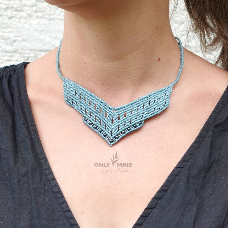 Elegante Makramee Halskette Mit Hämatit Schwarzen Perlen Elegante Makramee Halskette Mit Hämatit Schwarzen Perlen von imperfectionDE
