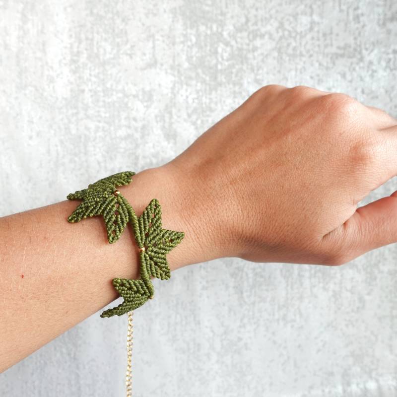 Naturblätter Makramee Armband in Grün Mit Edelstahlperlen, Anpassbar Naturblätter Makramee Armband in Grün Mit Edelstahlperlen, Anpassbar von imperfectionDE