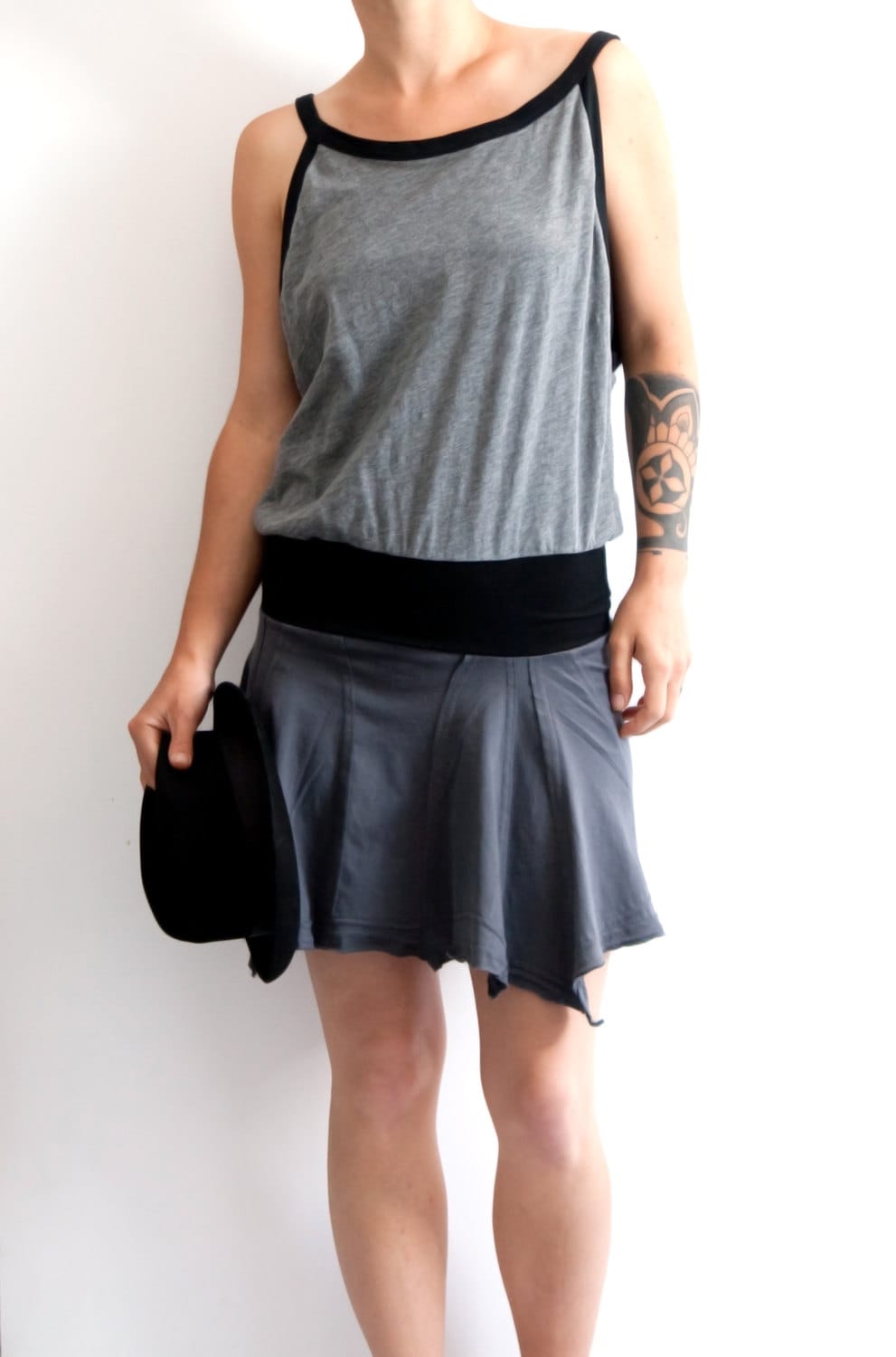 Umweltfreundliches, Upgecyceltes Graues Sommerkleid von OnlyOneByRebuild