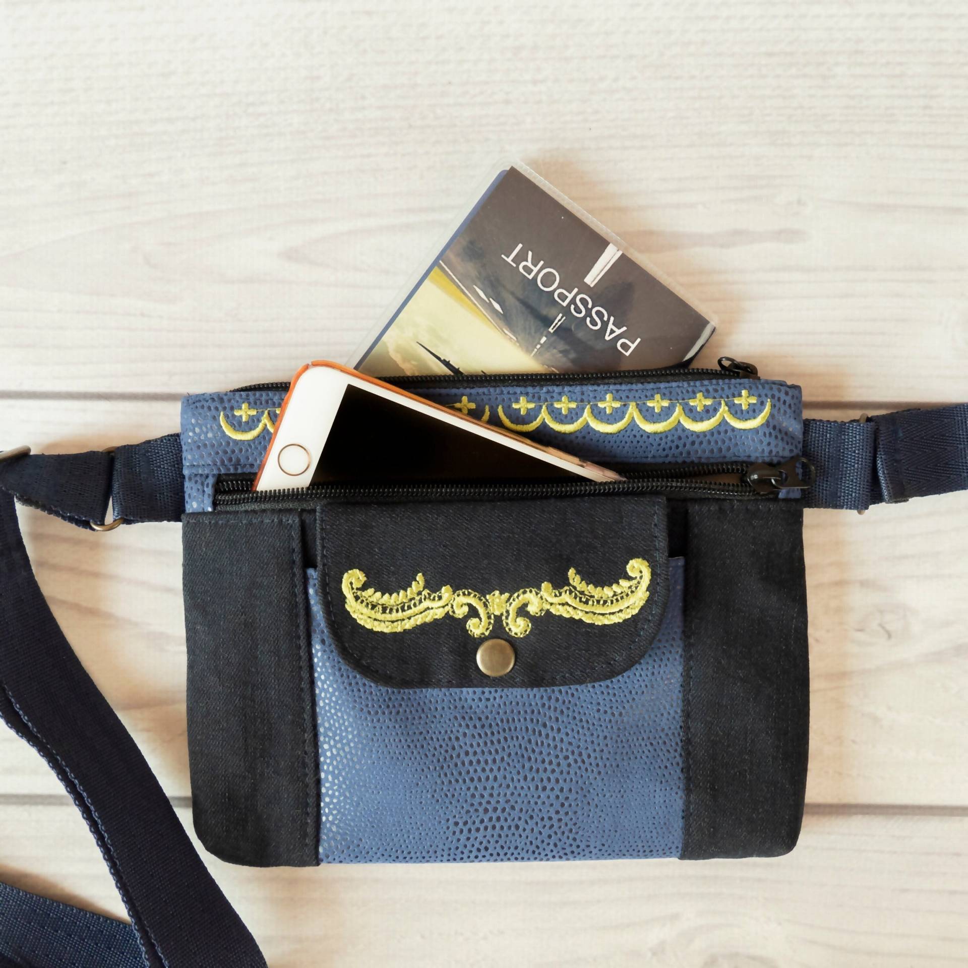 Boho Bauchtasche Für Frauen, Blaue Hüfttasche Mit Zwei Reißverschlüssen, Designer Taille Handytasche von OnlyOneExclusive