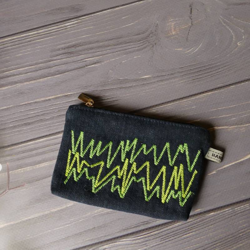 Chevron Münze Geldbörse Reißverschluss, Ändern Beutel Mit Grünen Stickerei von OnlyOneExclusive