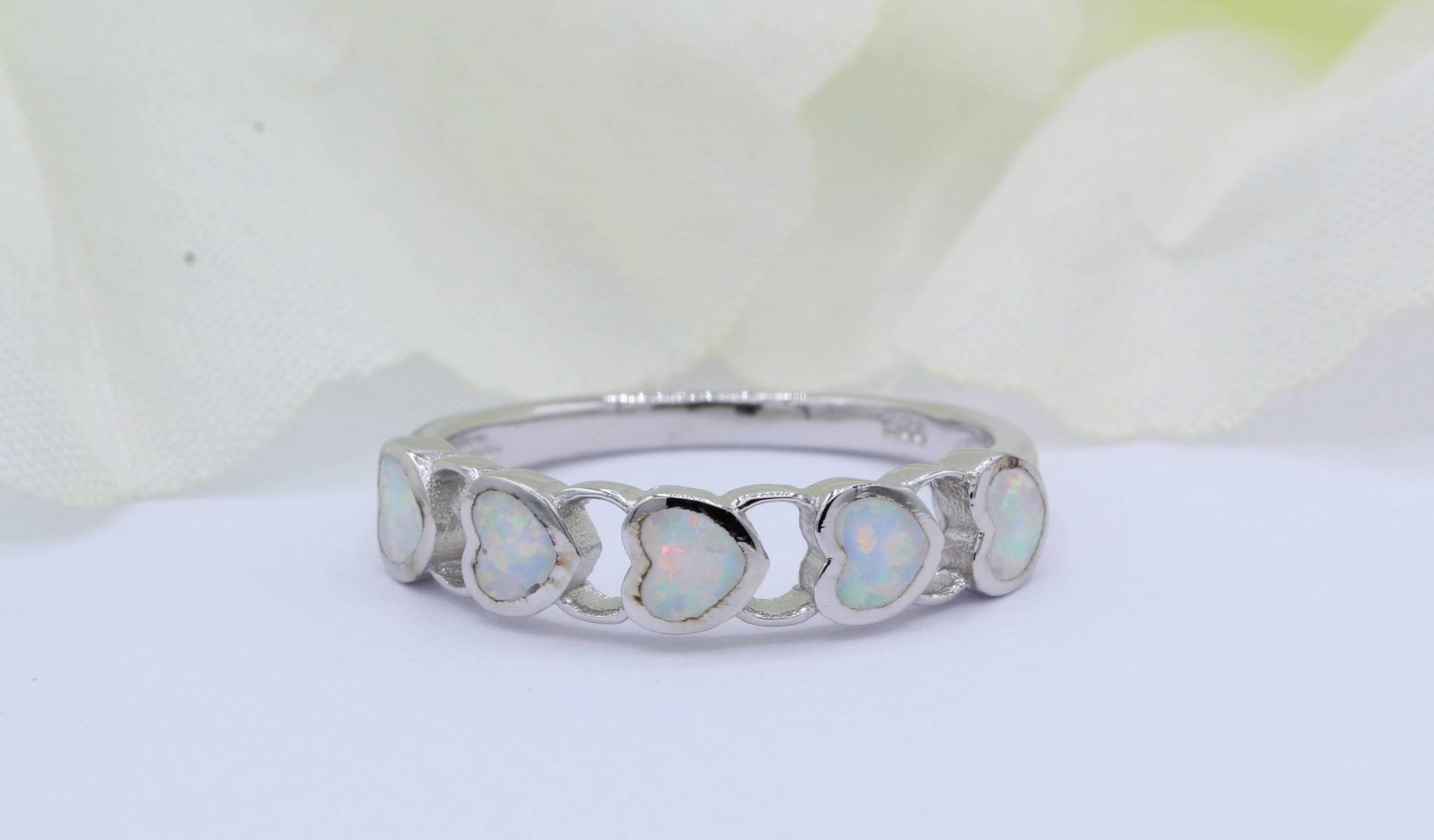 5mm Seitlich Herz Lab White Opal Band Daumen Ring 925 Sterling Silber Blau Weiß Pink Eternity Stapelbar von OnlyOpalLuv