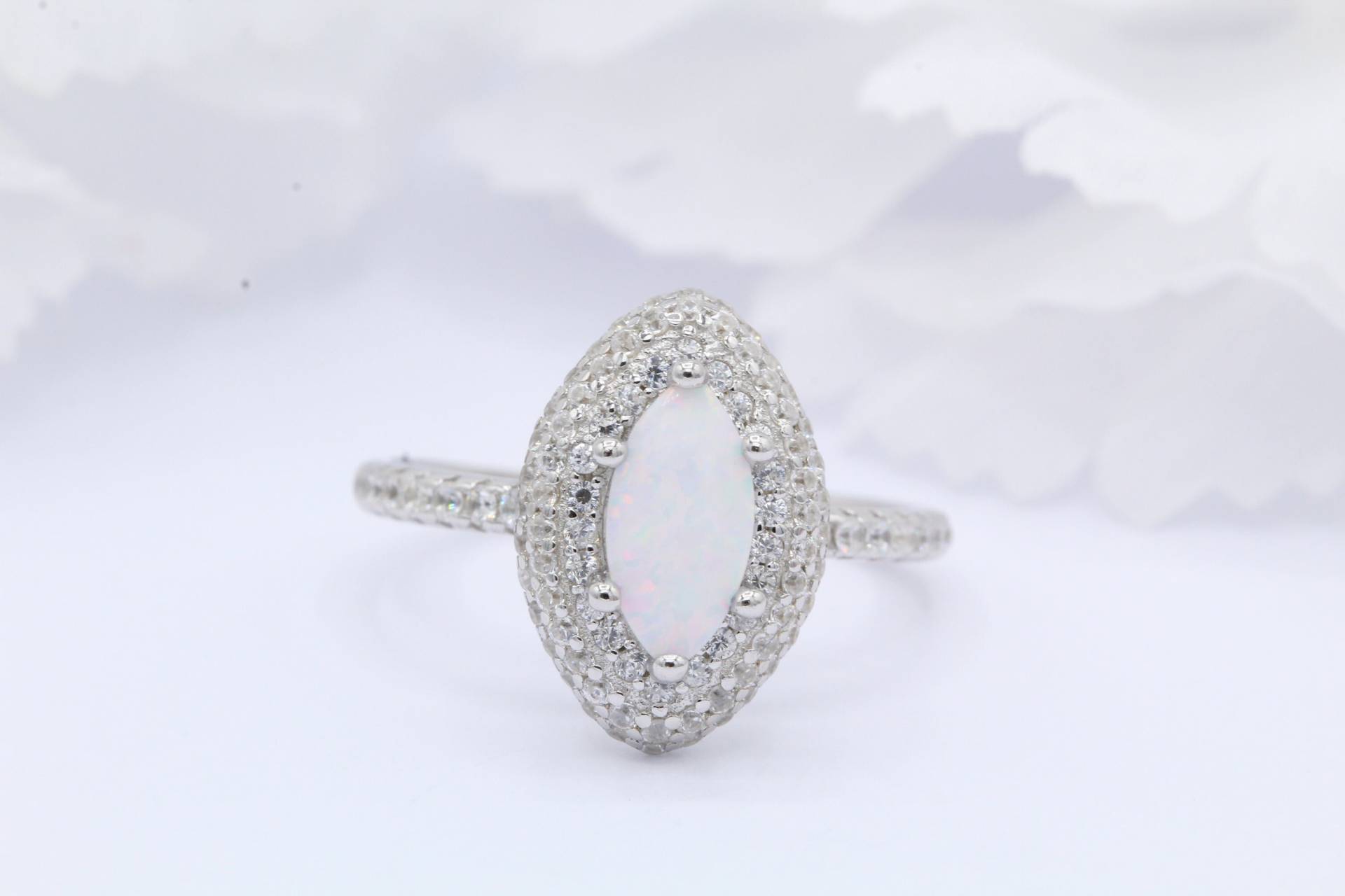 Doppel Halo Vintage Art Deco Marquise Lab Weiß Opal Hochzeit Brautring Rund Diamant Cz Akzent Band 925 Sterling Silber von OnlyOpalLuv