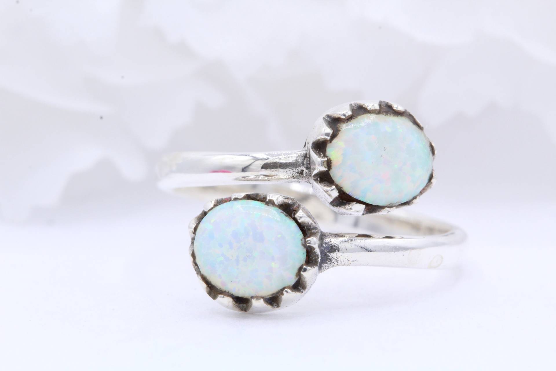 Double Stacked Oval Solitaire Lab White Opal Ring Unikat Design Solitär 925 Sterling Silber Wähle Dein Band Farbe Neues von OnlyOpalLuv