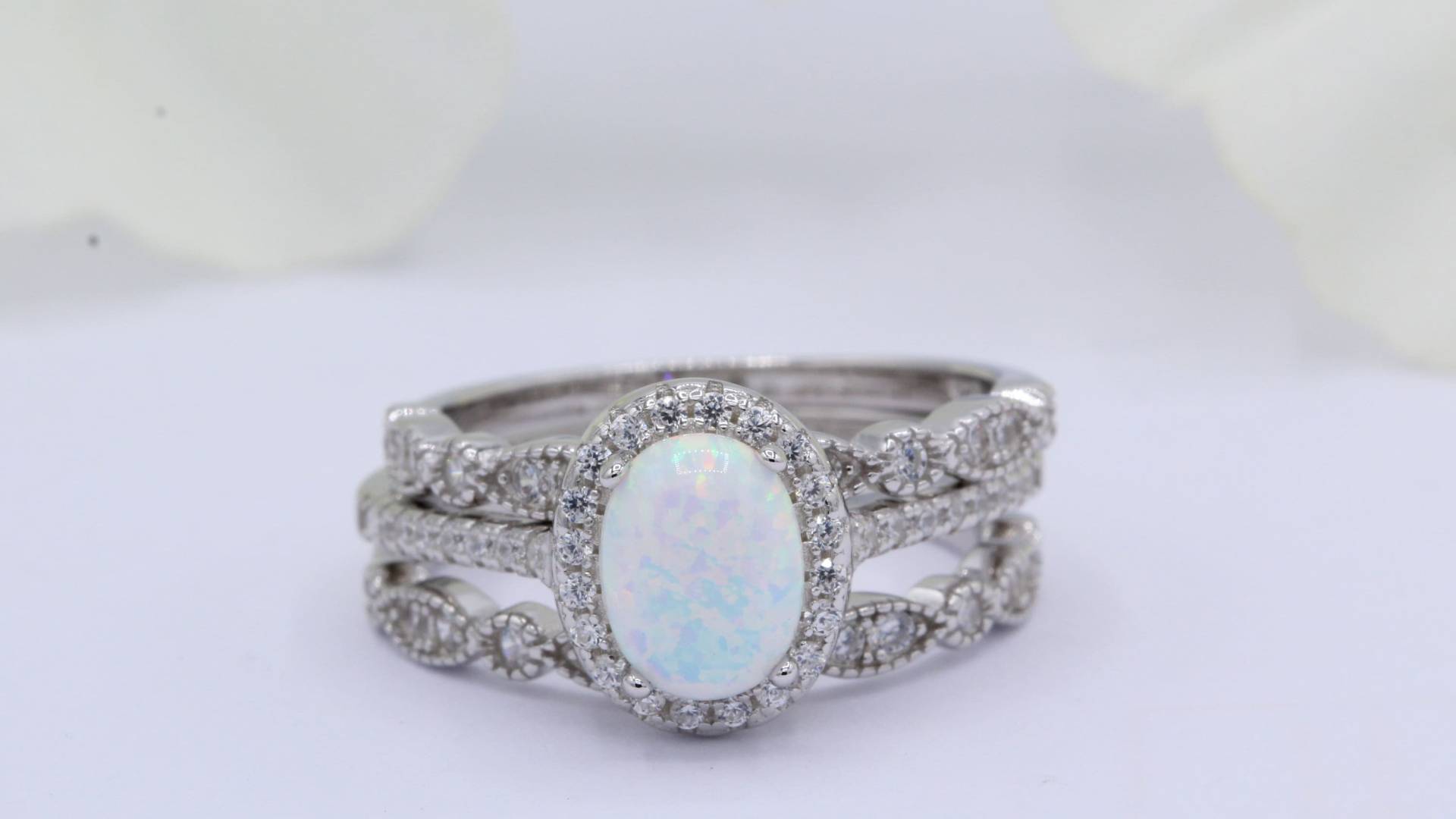 Drei Stück Halo Oval White Lab Weißer Opal Art Deco Hochzeit Verlobungsring Set Rund Cz Massiv 925 Sterling Silber Wählen Sie Ihre Bandfarbe von OnlyOpalLuv