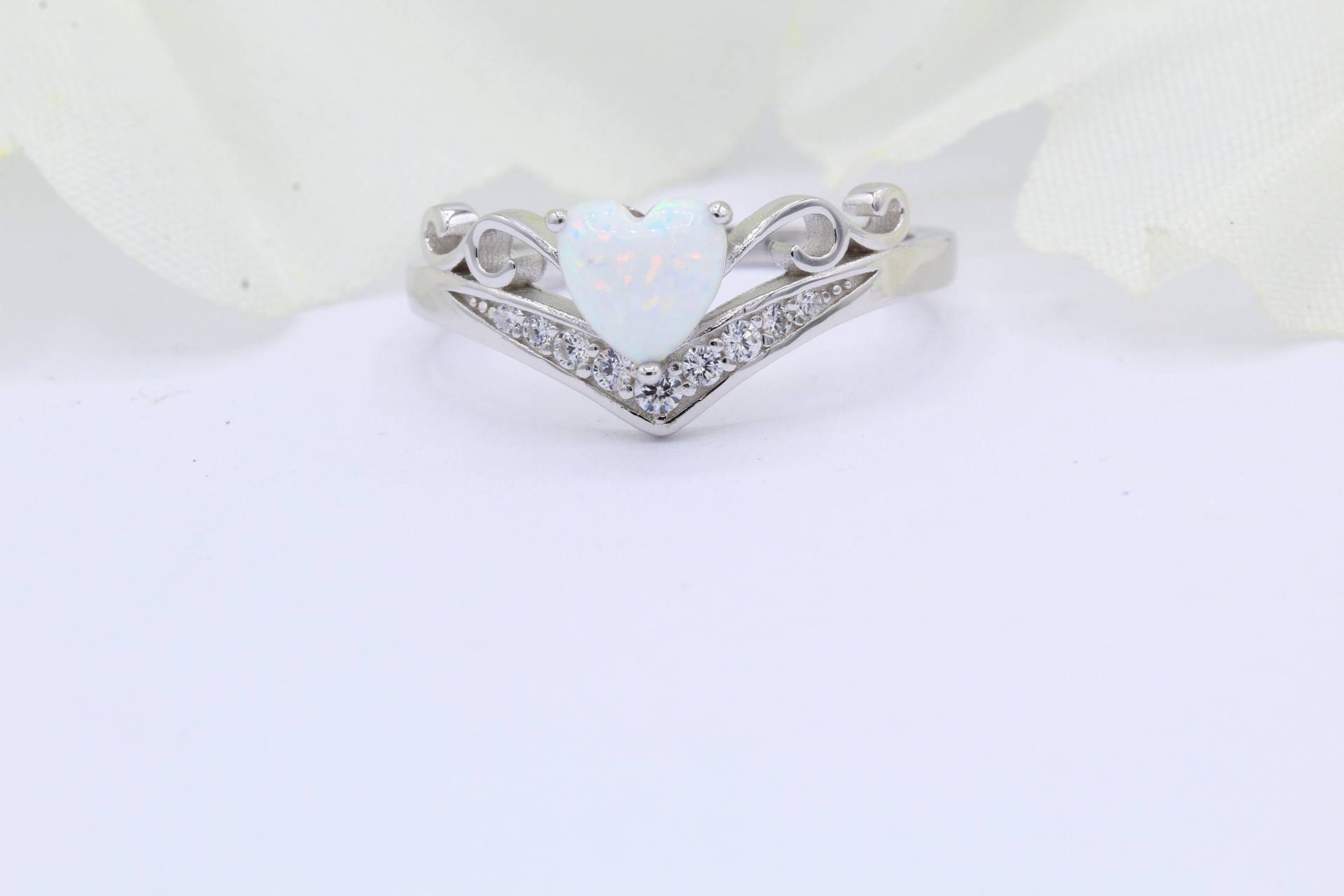 Gekröntes Herz Midi Cz Lab Weiß Opal Krone Art Deco Hochzeit Braut Verlobungs Versprechen Ring Solid 925 Sterling Silber Wähle Deine Bandfarbe von OnlyOpalLuv