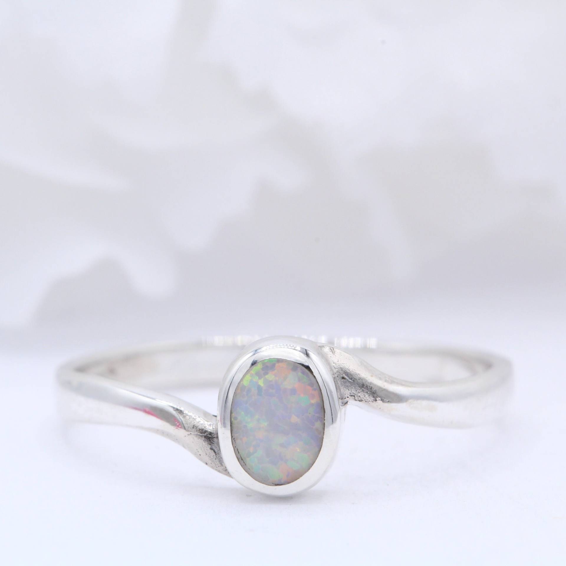 Gewickelter Solitär Oval Lab Weiß Opal Hochzeit Art Deco Ring Massiv 925 Sterling Silber Gestempelt 925Er Wählen Sie Ihre Bandfarbe von OnlyOpalLuv