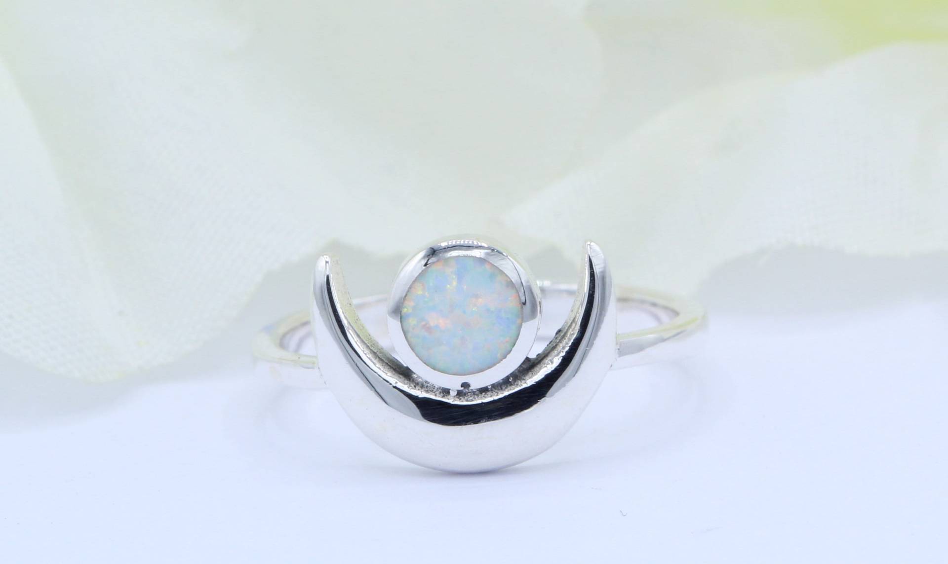 Halbmond Solitär Rund Lab White Opal Sternzeichen Art Deco Versprechen Ring Solid 925 Sterling Silber Wähle Dein Band Farbe Daumen von OnlyOpalLuv