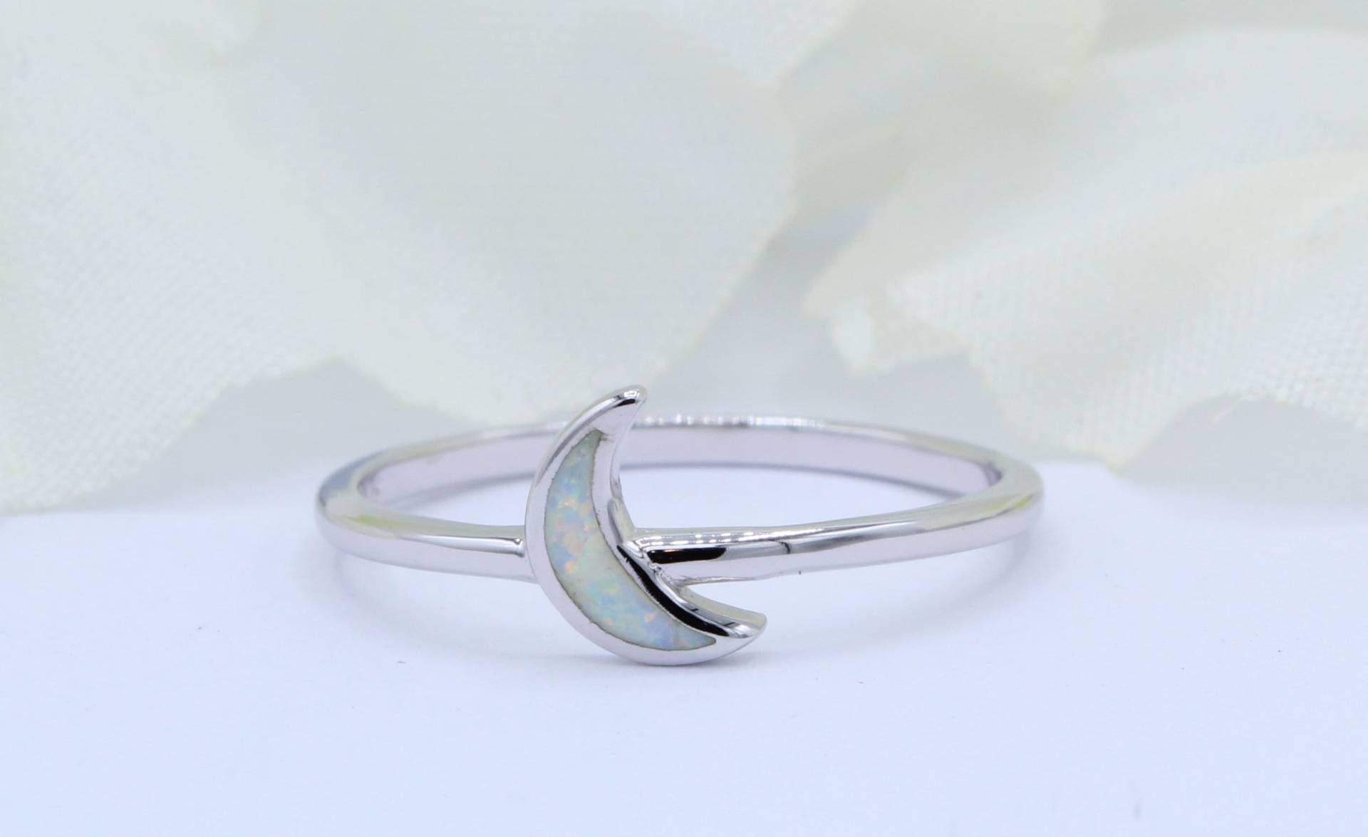 Halbmond Und Lab White Opal Sternzeichen Art Deco Versprechen Ring Solid 925 Sterling Silber Schwarz Wähle Deine Bandfarbe von OnlyOpalLuv