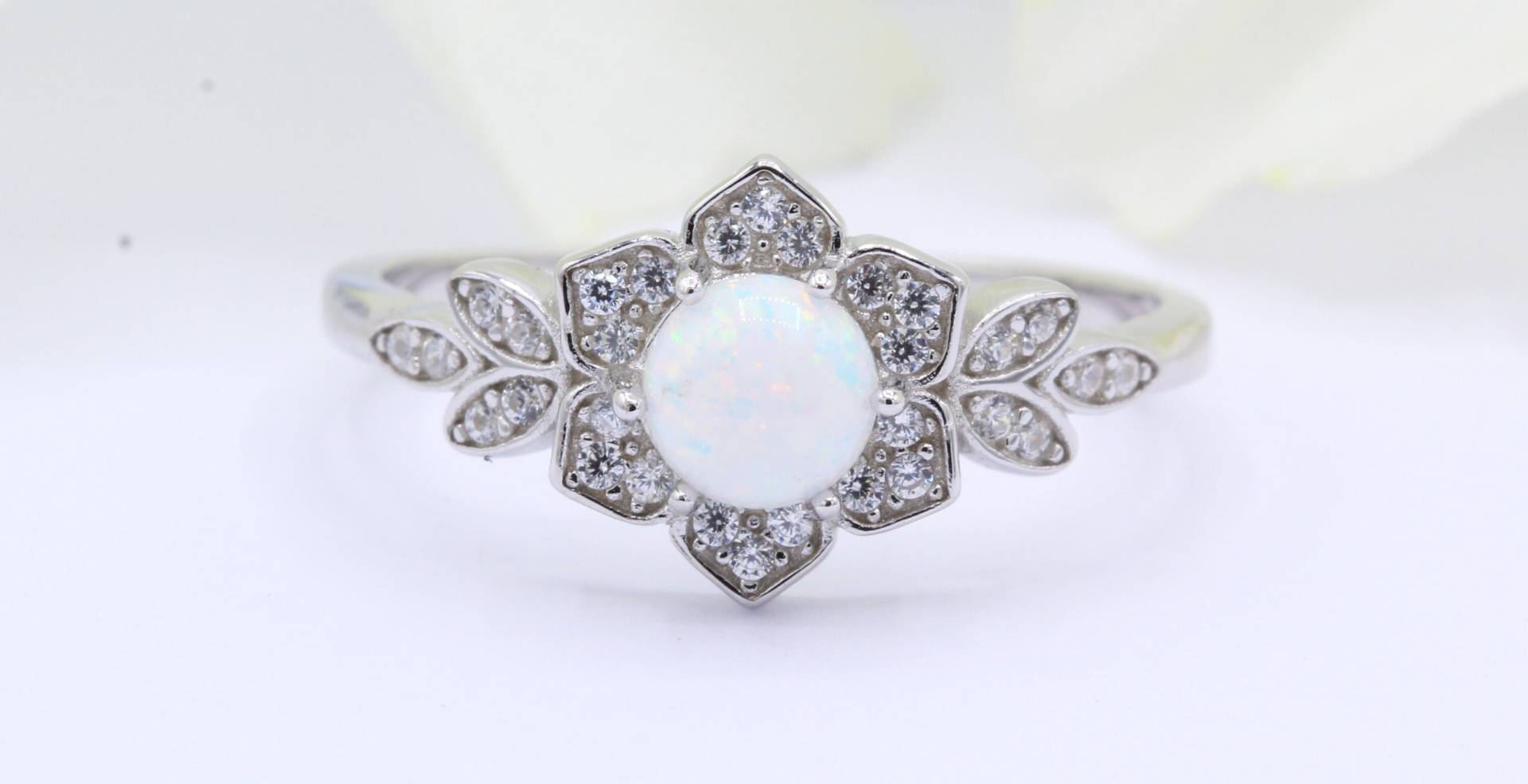 Halo Blume Blatt Design Rund Lab White Opal Art Deco Vintage Hochzeit Verlobungsring Cz Massiv 925 Sterling Silber Wähle Deinen Stein von OnlyOpalLuv