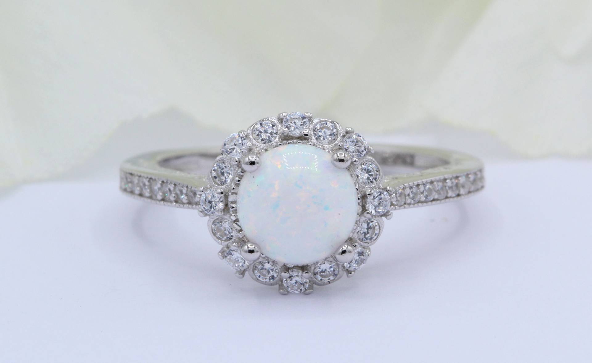 Halo Filigranes Design Rund Lab White Opal Cz Art Deco Vintage Hochzeit Verlobungsring Massiv 925 Sterling Silber Wähle Bandfarbe von OnlyOpalLuv