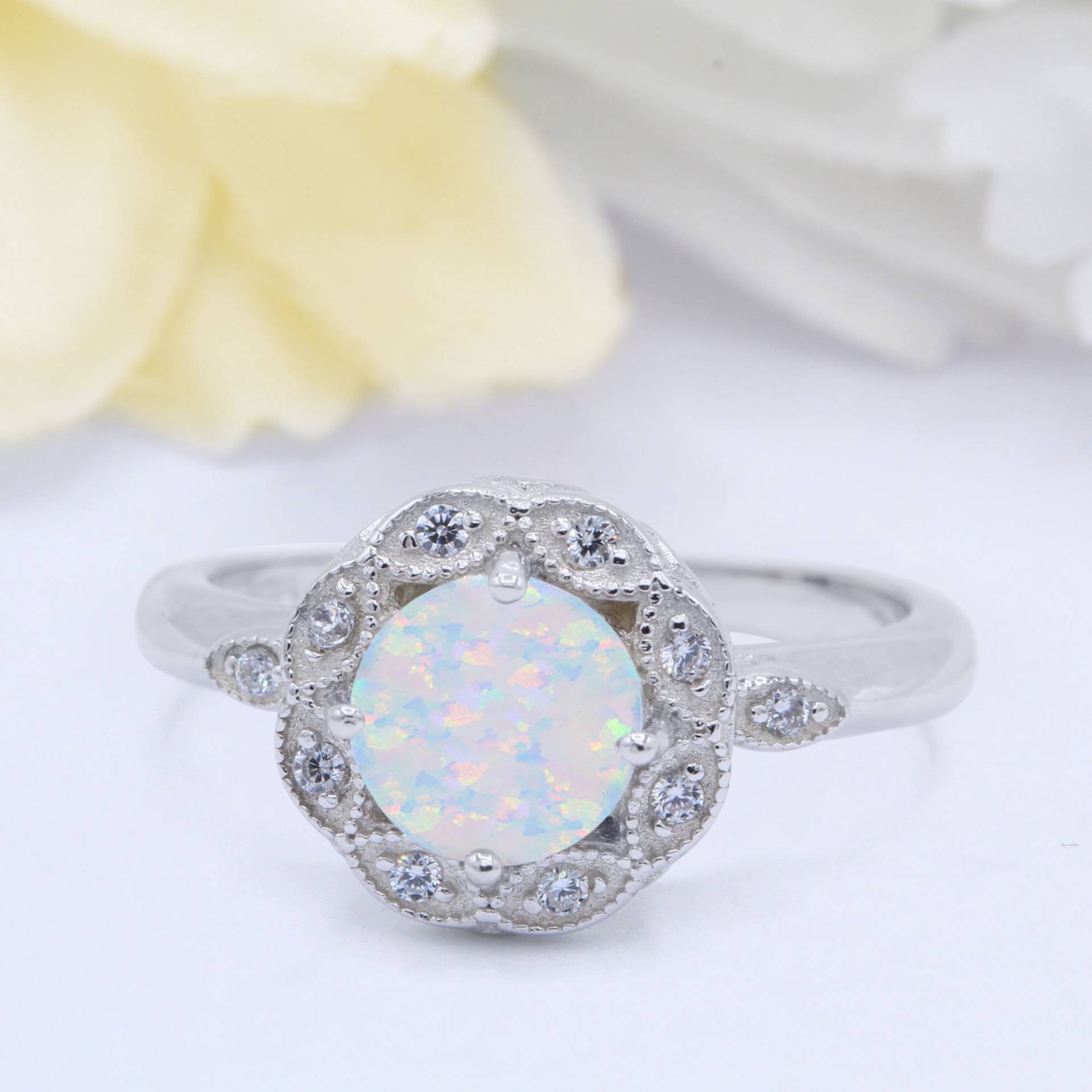 Halo Flower Design Rund Lab White Opal Cz Art Deco Vintage Hochzeit Verlobungsring Massiv 925 Sterling Silber Wähle Band Farbe von OnlyOpalLuv