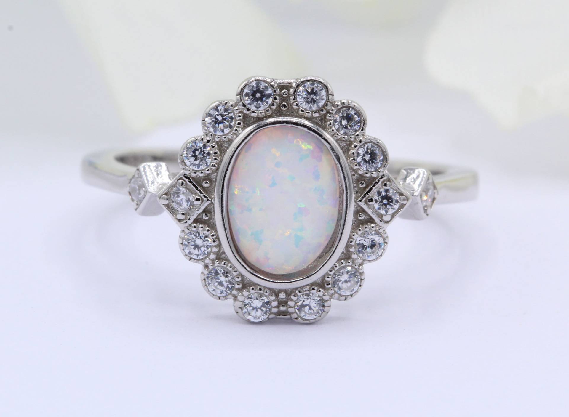 Halo Lab White Opal Hochzeit Verlobung Brautring Vintage Art Deco Oval Rund Diamant Cz Akzent 925 Sterling Silber von OnlyOpalLuv