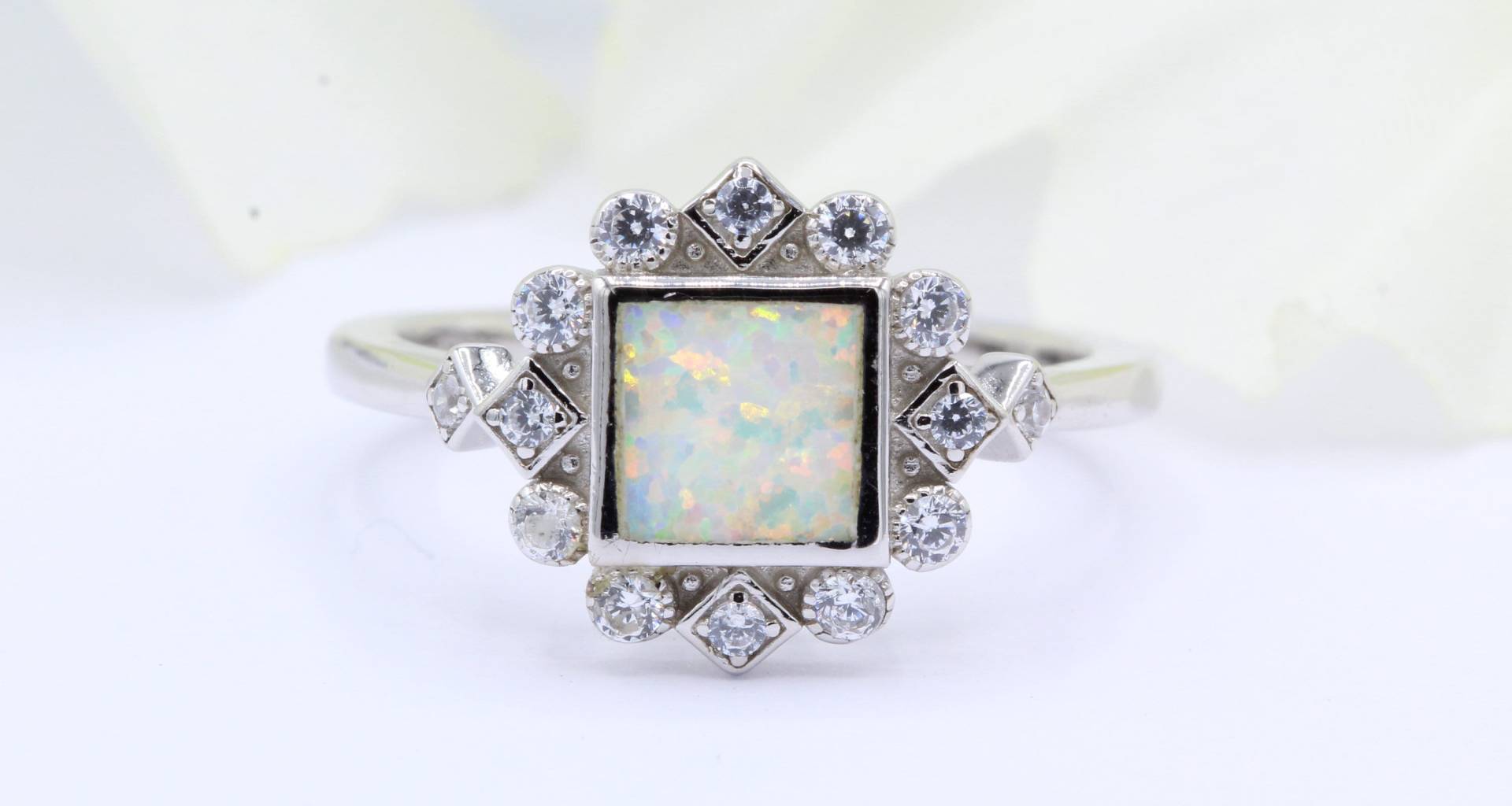 Halo Lab White Opal Hochzeit Verlobung Brautring Vintage Art Deco Quadrat Weiß Rund Diamant Cz Akzent 925 Sterling Silber von OnlyOpalLuv