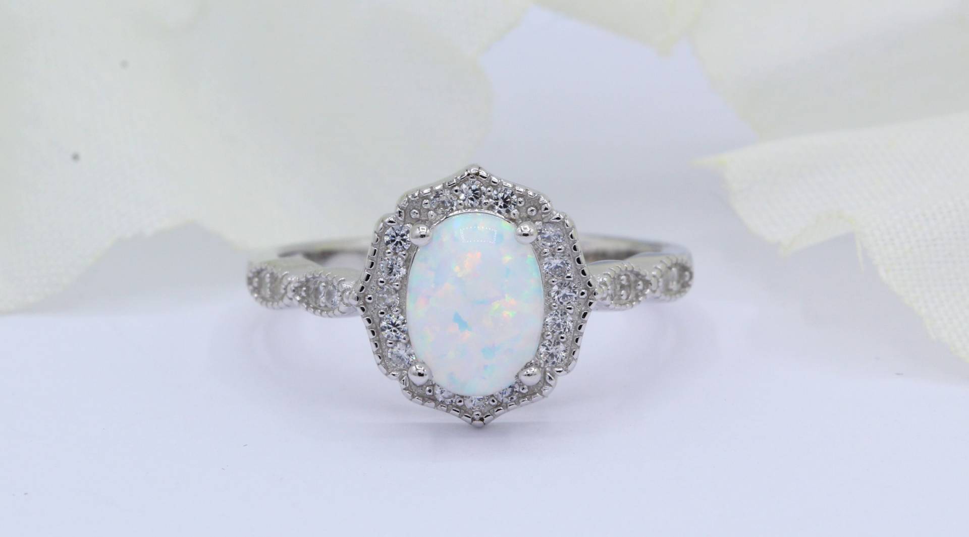 Halo Oval Lab White Opal Art Deco Vintage Stil Ehering Verlobungsring Rund Cz Massiv 925 Sterling Silber Wähle Deine Bandfarbe von OnlyOpalLuv