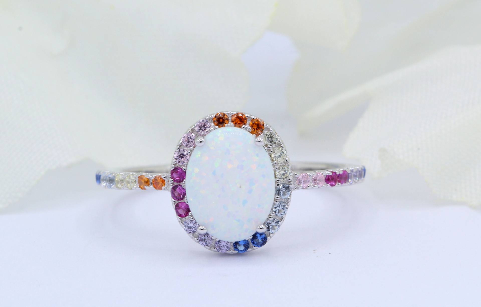 Halo Rainbow Cz Oval Lab White Opal Art Deco Vintage Hochzeit Verlobungsring Rund Multicolor 925 Sterling Silber Wähle Deine Bandfarbe von OnlyOpalLuv