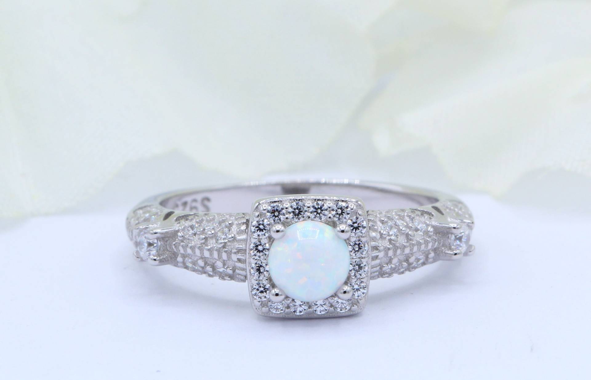 Halo Rund Lab White Opal Inset Art Deco Vintage Hochzeit Verlobungsring Cz Solid 925 Sterling Silber Wähle Deinen Stein von OnlyOpalLuv