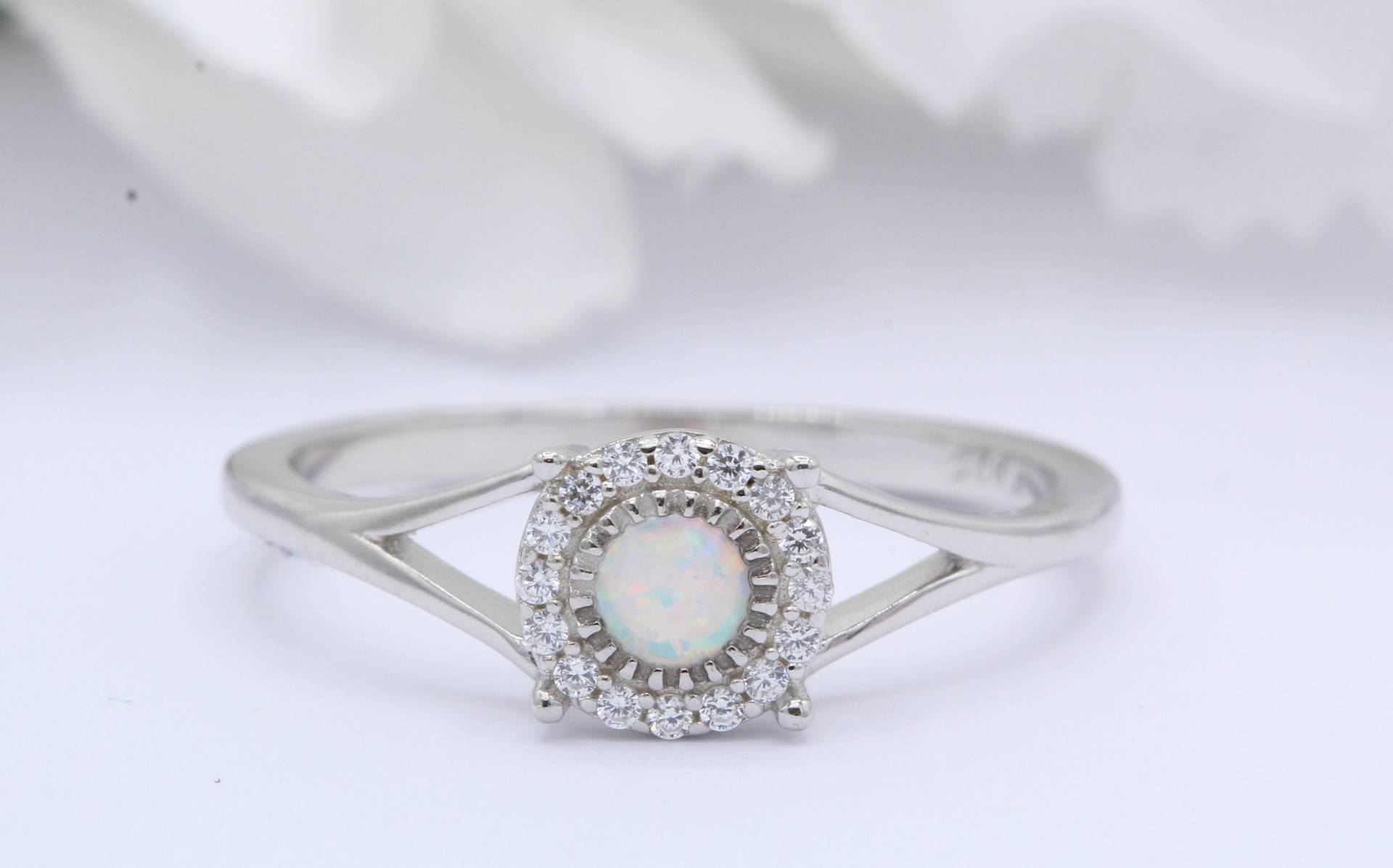 Halo Solitär Rund Lab White Opal Wunderschöner Art Deco Ehering Verlobungsring Cz Massiv 925 Sterling Silber Wähle Deinen Stein von OnlyOpalLuv