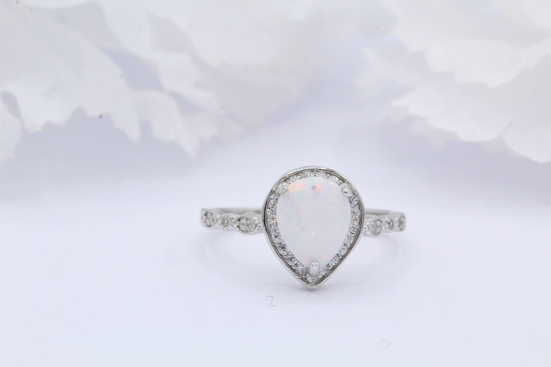 Halo Teardrop Cz Lab Weiß Opal Art Deco Hochzeit Braut Verlobungsring Vintage Akzent Band Massiv 925 Sterling Silber Wählen Sie Ihren Stein von OnlyOpalLuv