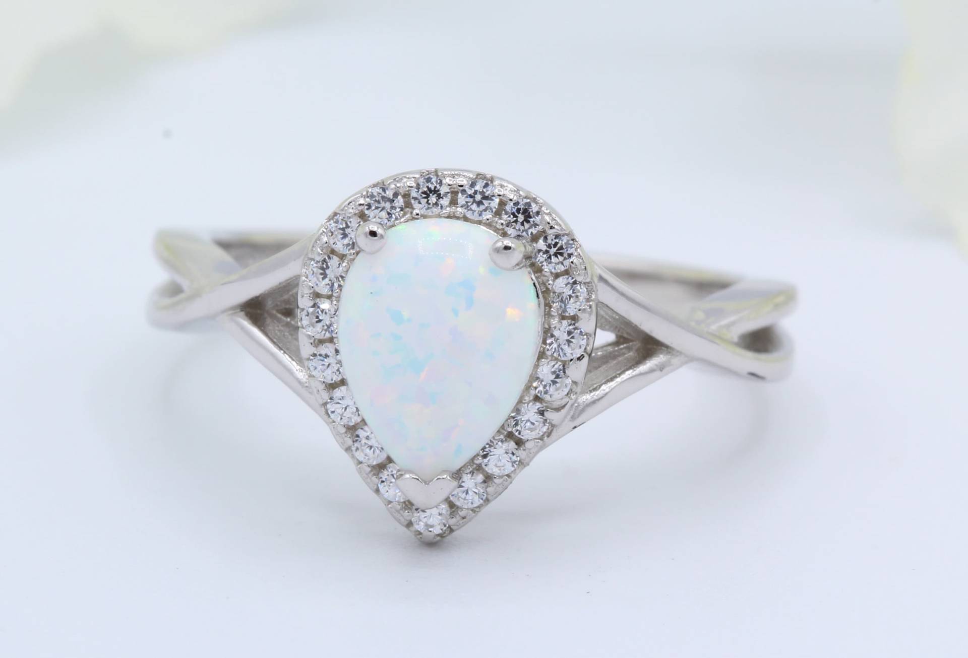 Halo Teardrop Lab Weiß Opal Art Deco Hochzeit Braut Verlobungsring Runde Geflochtenband Es Solide 925 Sterling Silber Wählen Sie Ihren Stein von OnlyOpalLuv