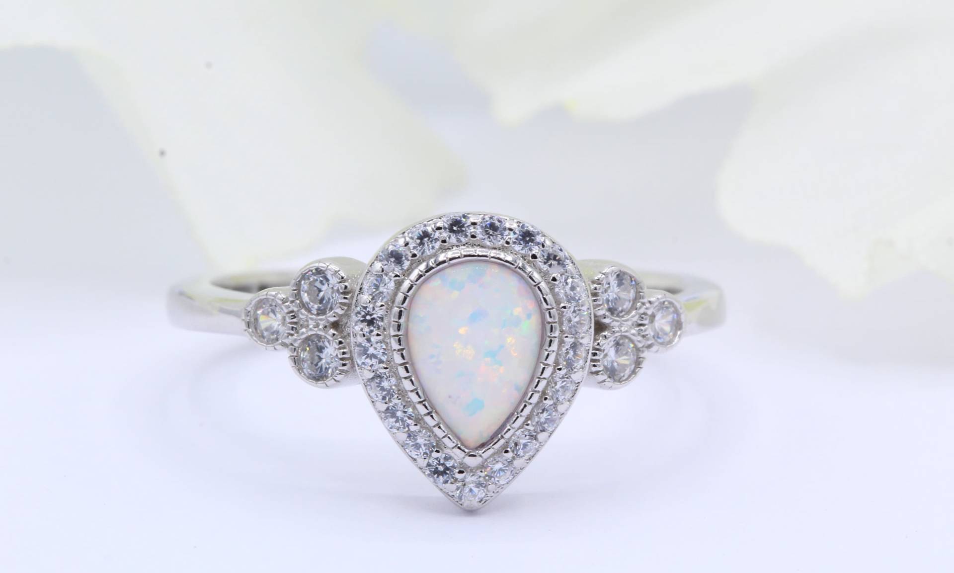 Halo Tropfen Lab Weiß Opal Art Deco Hochzeit Braut Verlobungsring Rund Cz Cluster Solid 925 Sterling Silber Wähle Deinen Stein von OnlyOpalLuv