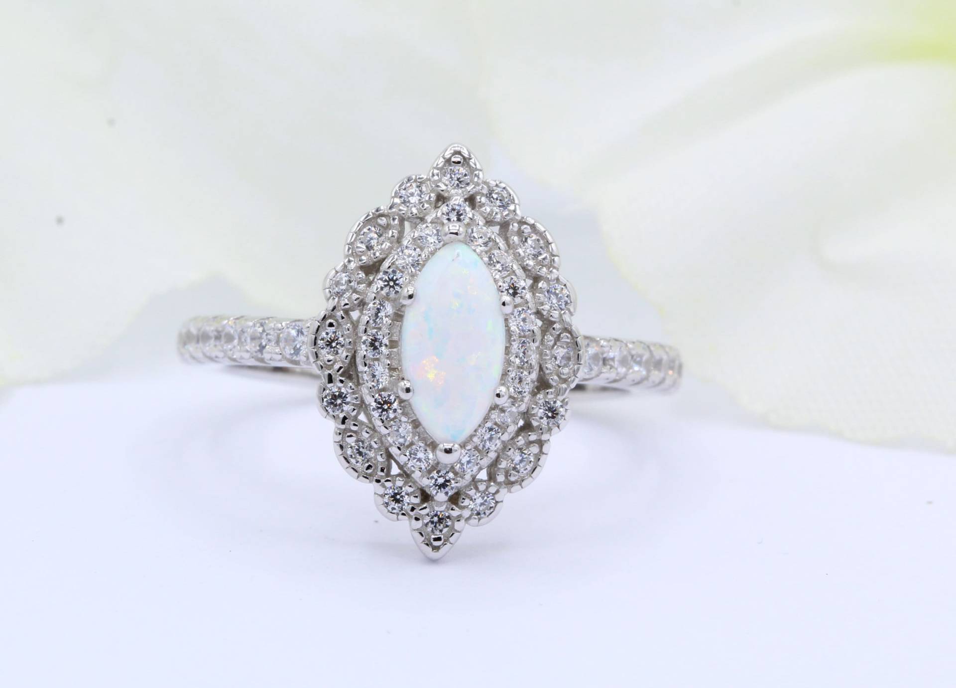 Halo Vintage Art Deco Cascading Marquise Lab Weiß Opal Hochzeit Verlobung Brautring Rund Diamant Cz Akzent Band 925 Sterling Silber von OnlyOpalLuv