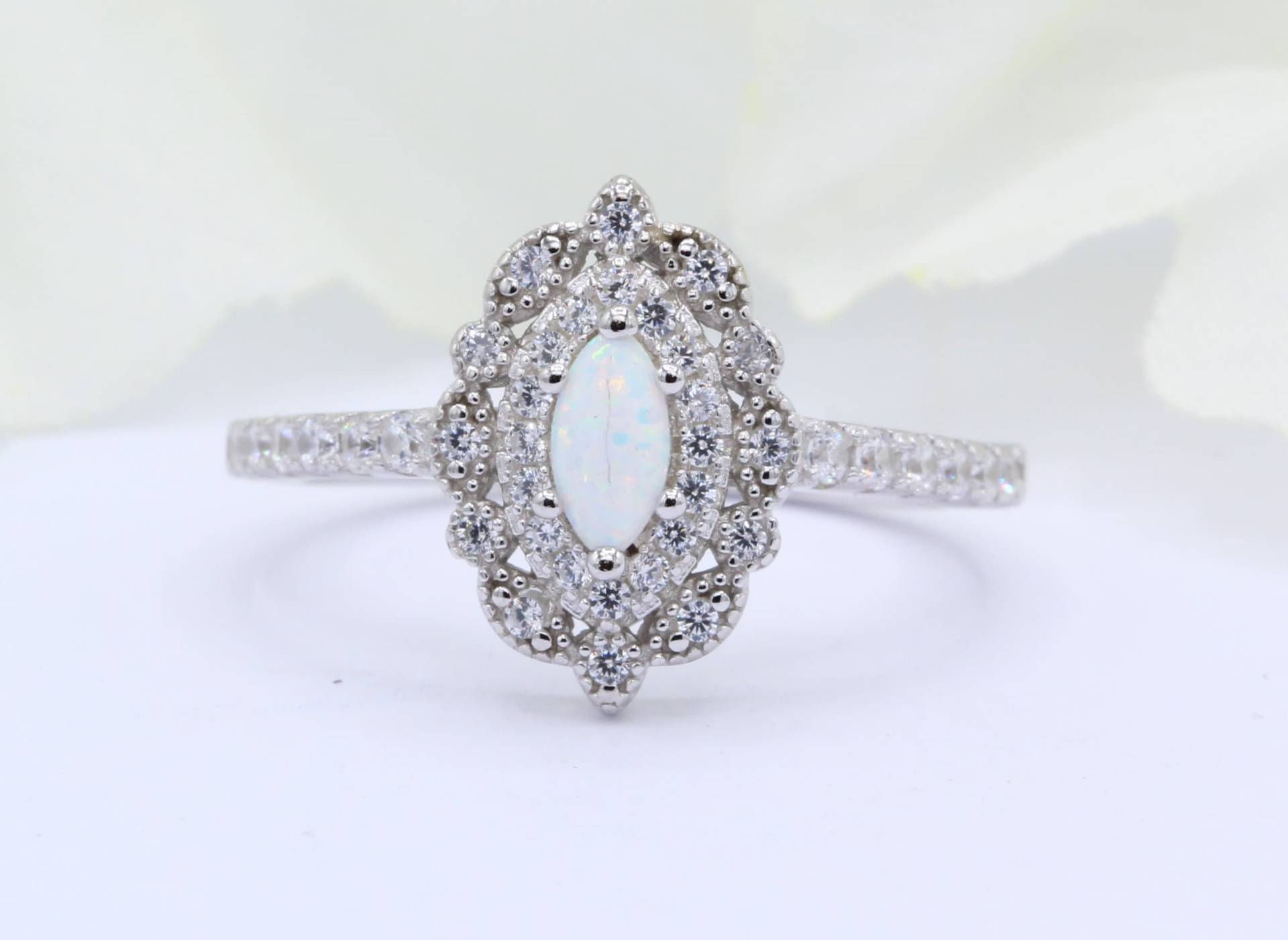 Halo Vintage Art Deco Cascading Marquise Lab Weiß Opal Hochzeit Verlobung Brautring Rund Diamant Cz Akzent Band 925 Sterling Silber von OnlyOpalLuv