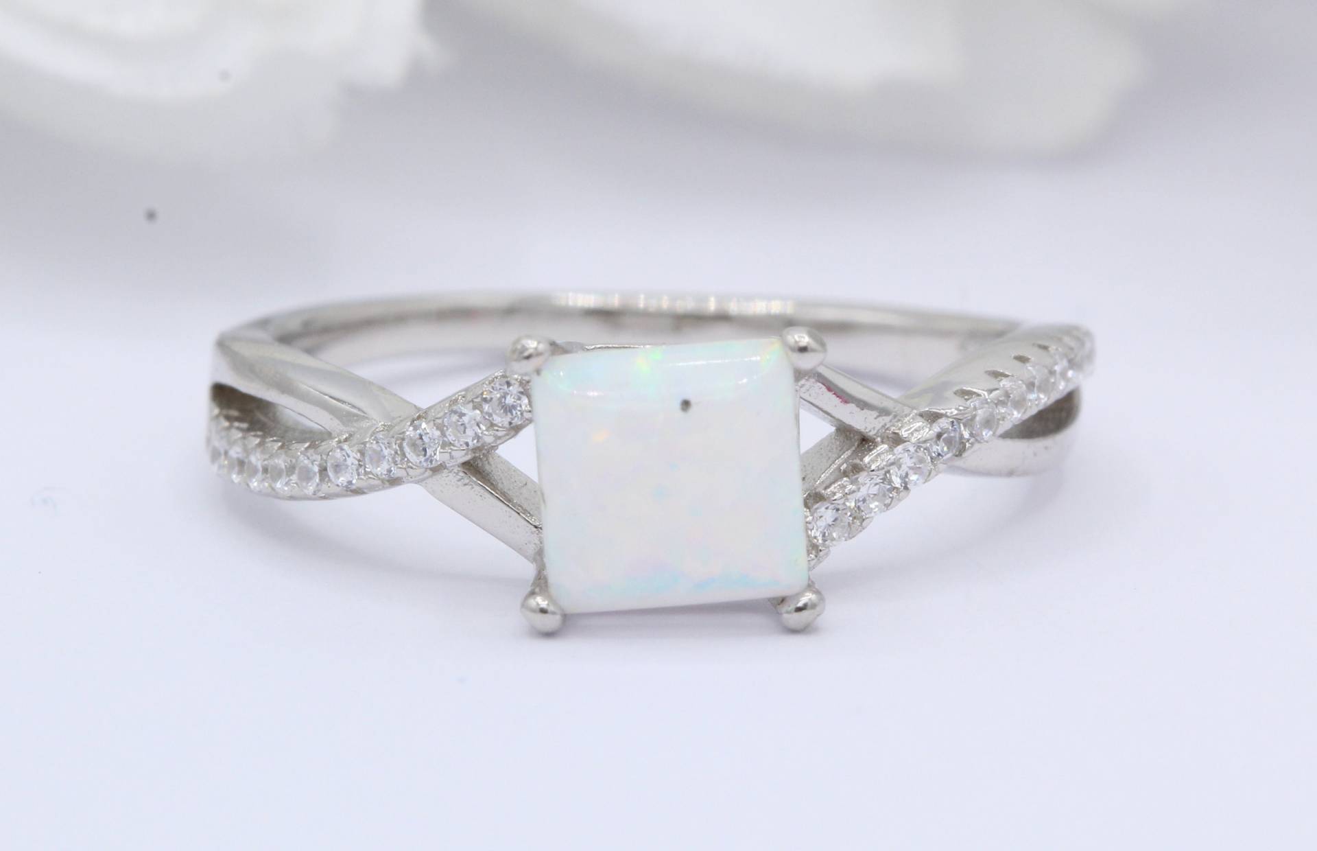 Infinity Shank Princess Cut Lab Weiß Opal Art Deco Vintage Hochzeit Verlobungsring Rund Cz Massiv 925 Sterling Silber Wähle Deinen Stein von OnlyOpalLuv