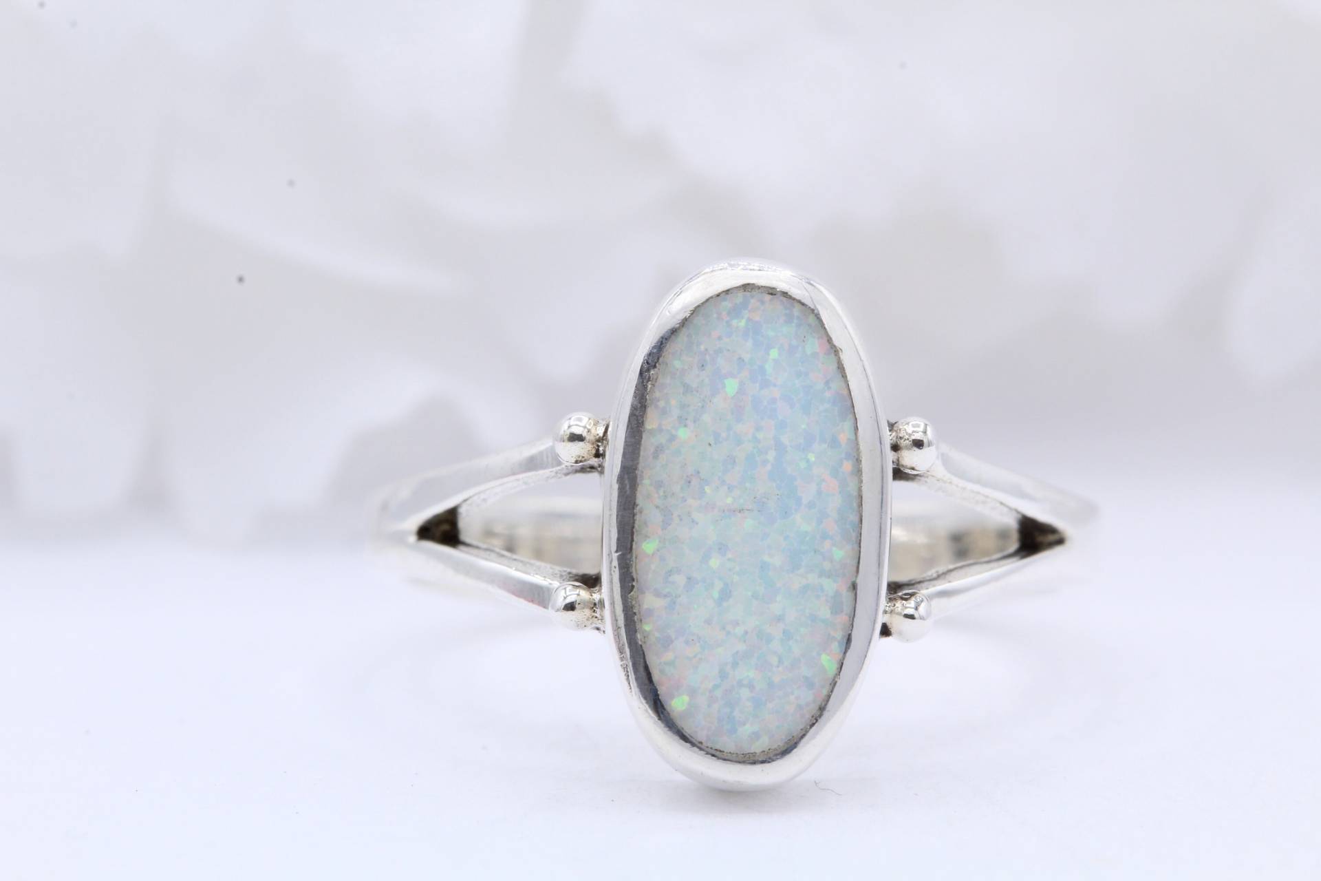 Lange Ovale Solitär Lab White Opal Split Shank Kugel Design 925 Sterling Silber Ring Wähle Dein Band Farbe Neu von OnlyOpalLuv