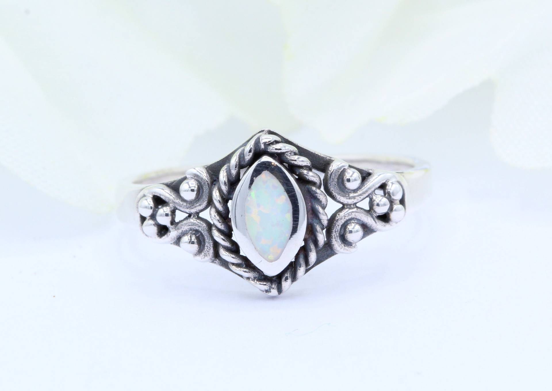 Marquise Solitär Lab Weiß Opal Bali Kugel Wirbel Cluster Design Oxidierter Ring 925 Sterling Silber Bandfarbe Wählen Neues von OnlyOpalLuv