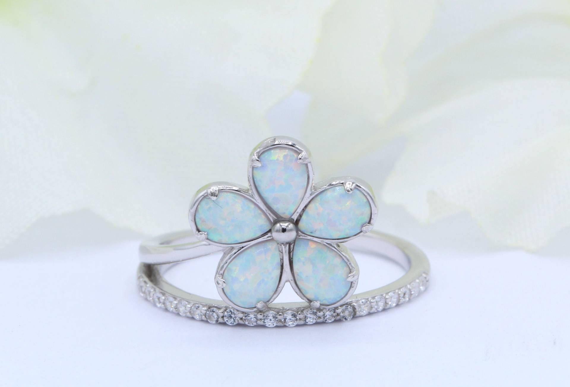 Plumeria Blumen Ring Lab Weiß Opal Cz Art Deco Vintage Hochzeit Verlobungsring Rund Massiv 925 Sterling Silber Wähle Band Farbe von OnlyOpalLuv