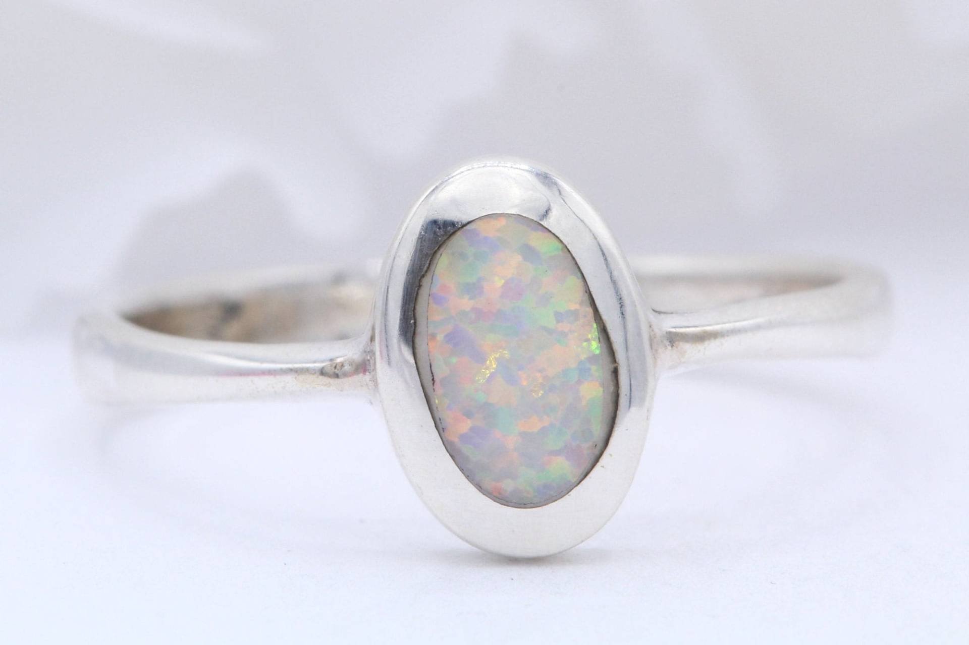 Solitär Oval Lab White Opal Hochzeit Verlobung Art Deco Ring Massiv 925 Sterling Silber Gestempelt Band Farbe Wählen von OnlyOpalLuv