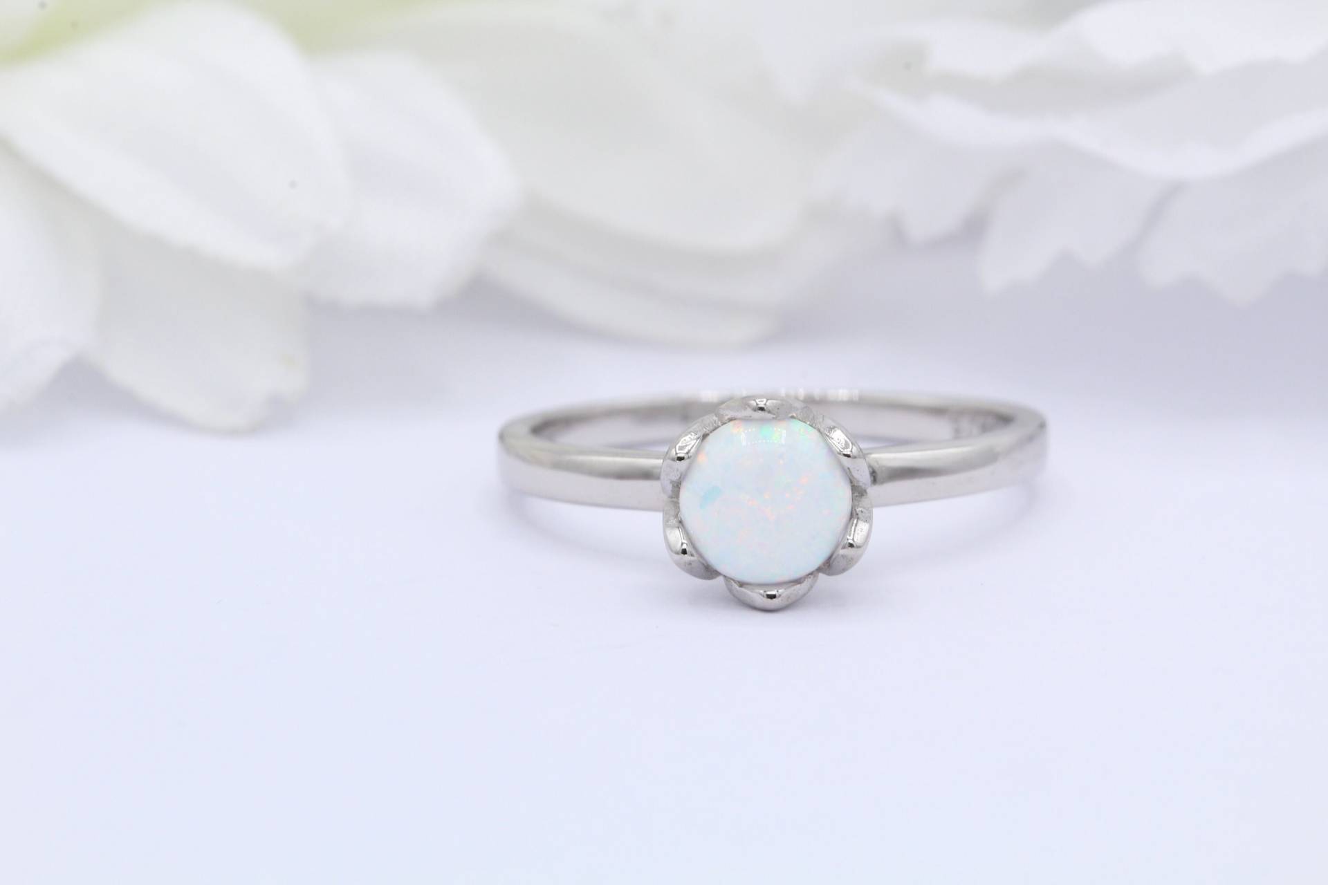 Solitär Runder Blume Lab Weiß Opal Blütenblatt Ring Hochzeit Verlobung Brautring Vintage Art Deco 925 Sterling Silber von OnlyOpalLuv