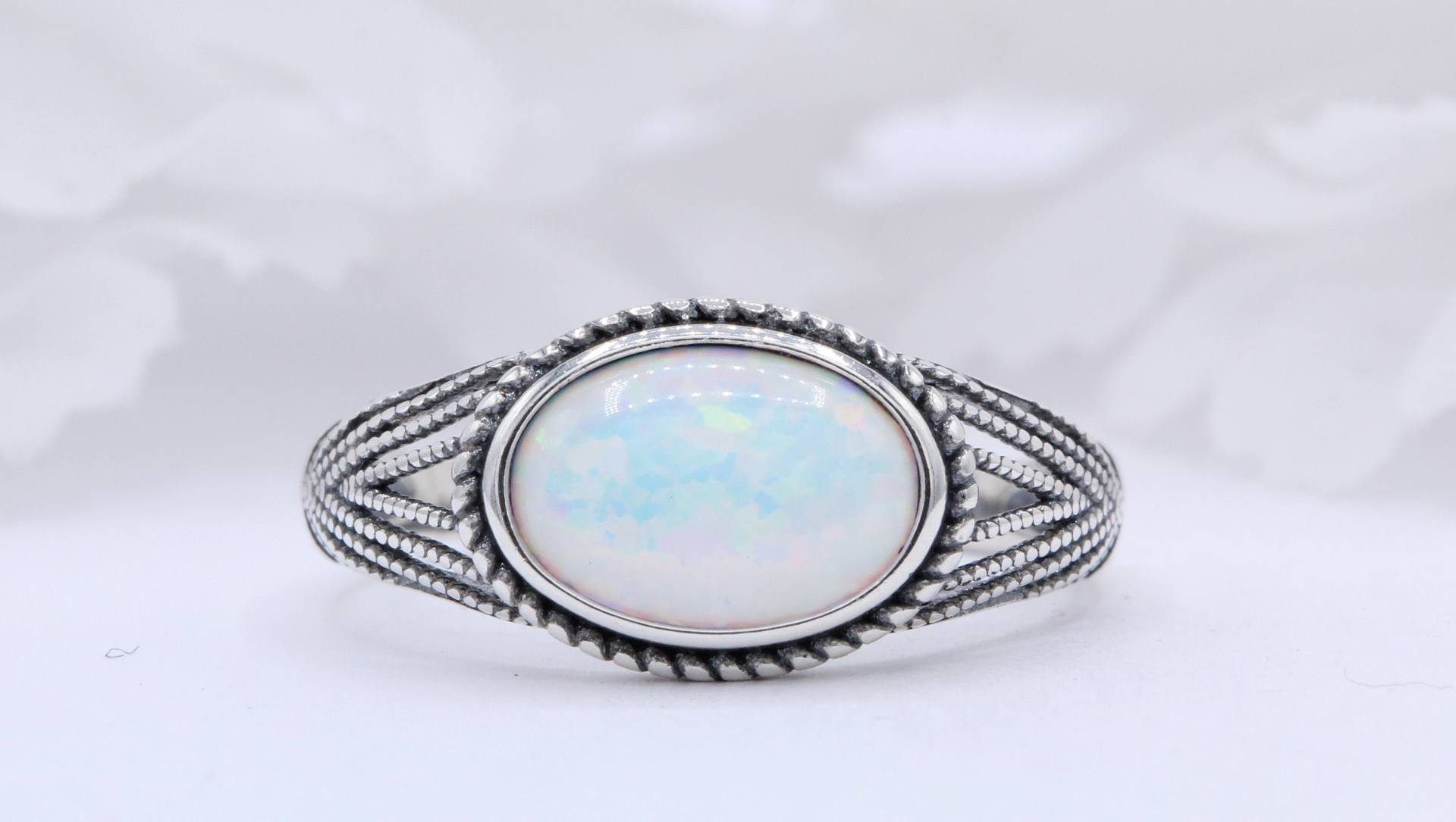 Split Shank Long Oval Lab White Opal Bali Design Oxidiert Trendy Art Vintage Ring Solitär Band Solid 925 Sterling Silber Wähle Farbe von OnlyOpalLuv