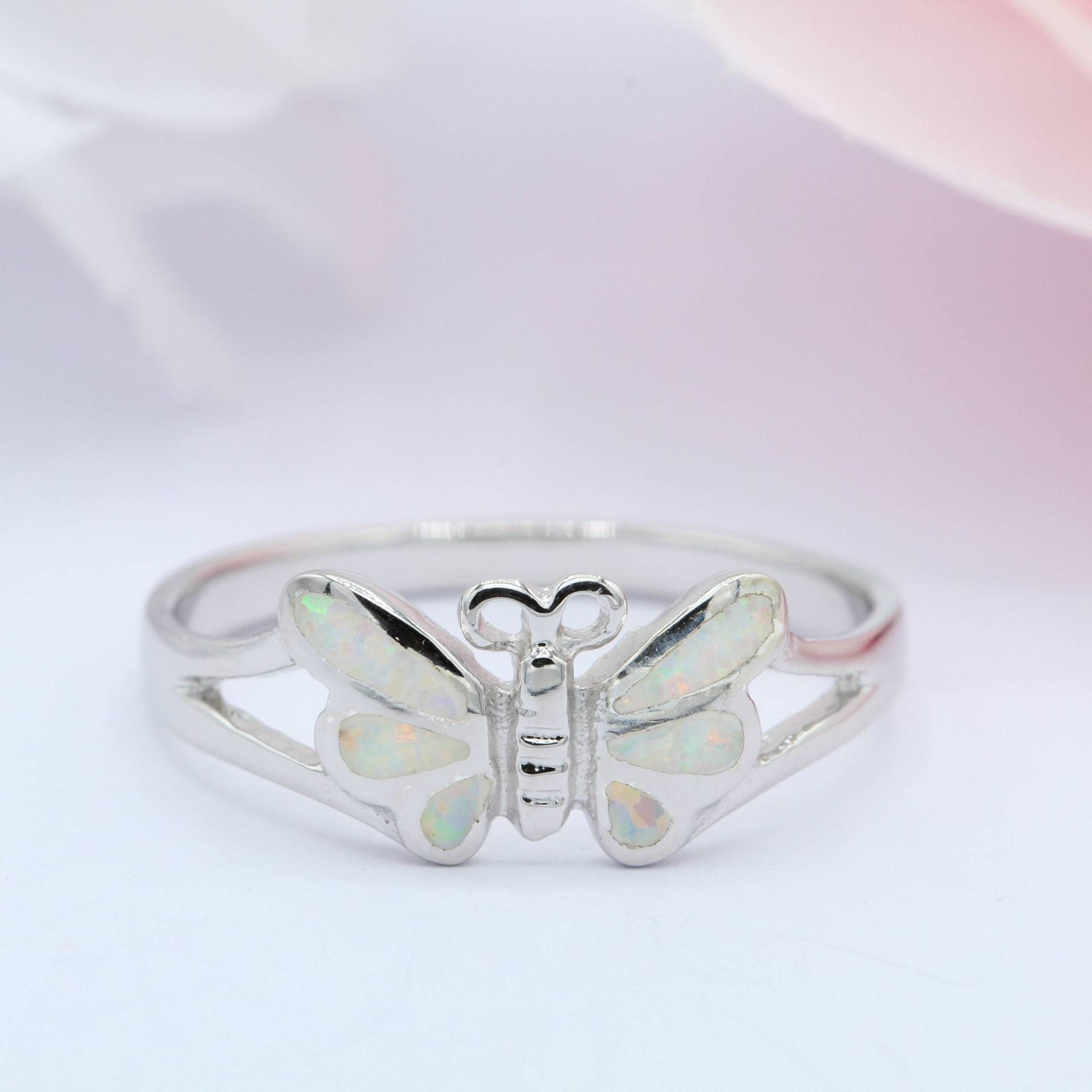 Trendy Lab Weiß Opal Schmetterling Blau Solitär 925 Sterling Silber Band Ring von OnlyOpalLuv