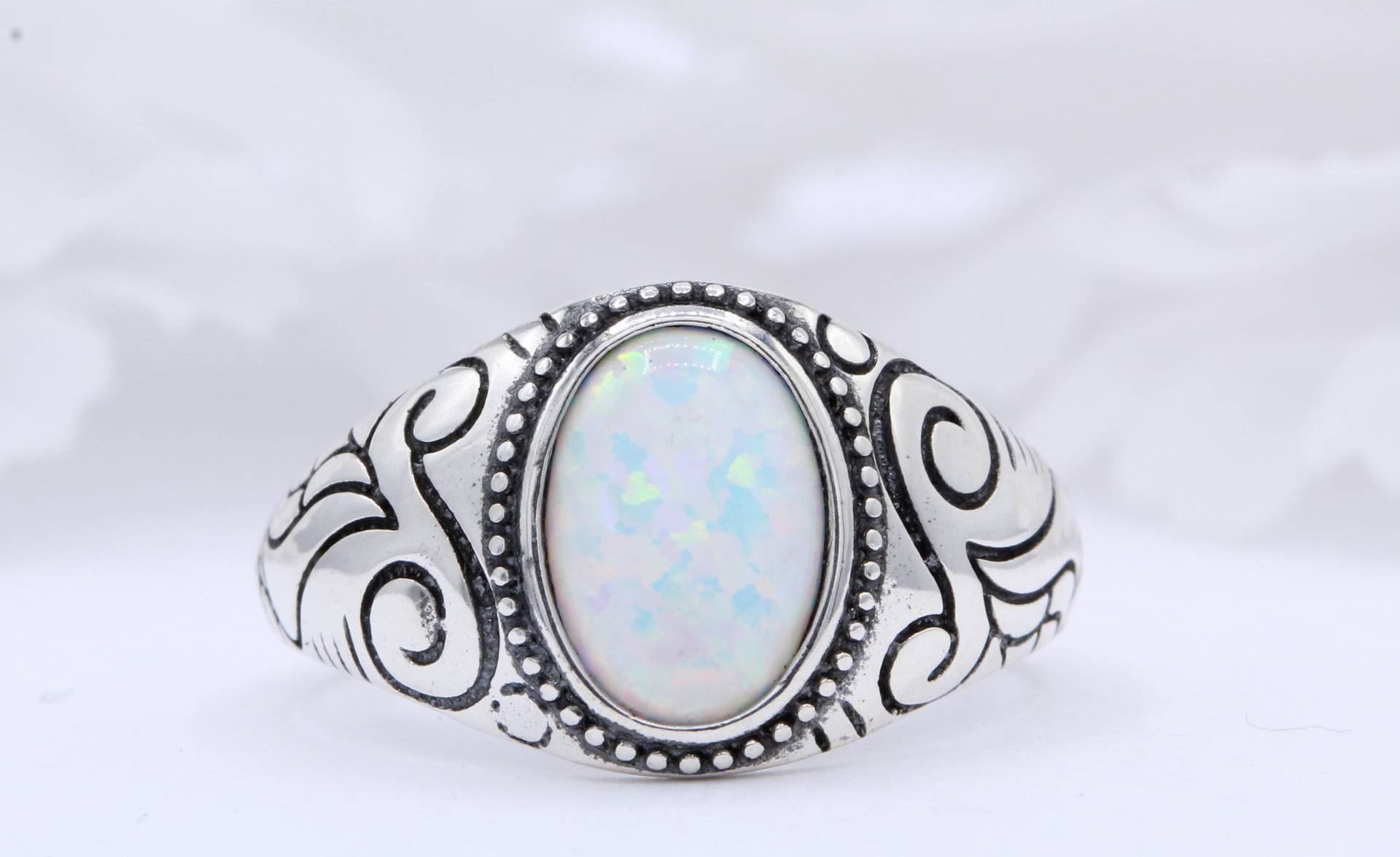 Verzierter Scribe Design Lab White Opal Oxidized Metal Bali Kugel Ring Solitär 925 Sterling Silber Wähle Dein Band Farbe Neu von OnlyOpalLuv